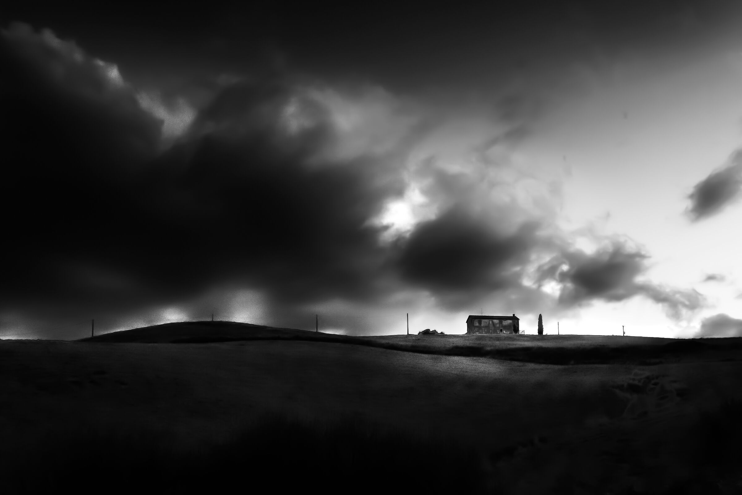 nubi dark in val d'orcia ,ma potrebbe essere in qualsia