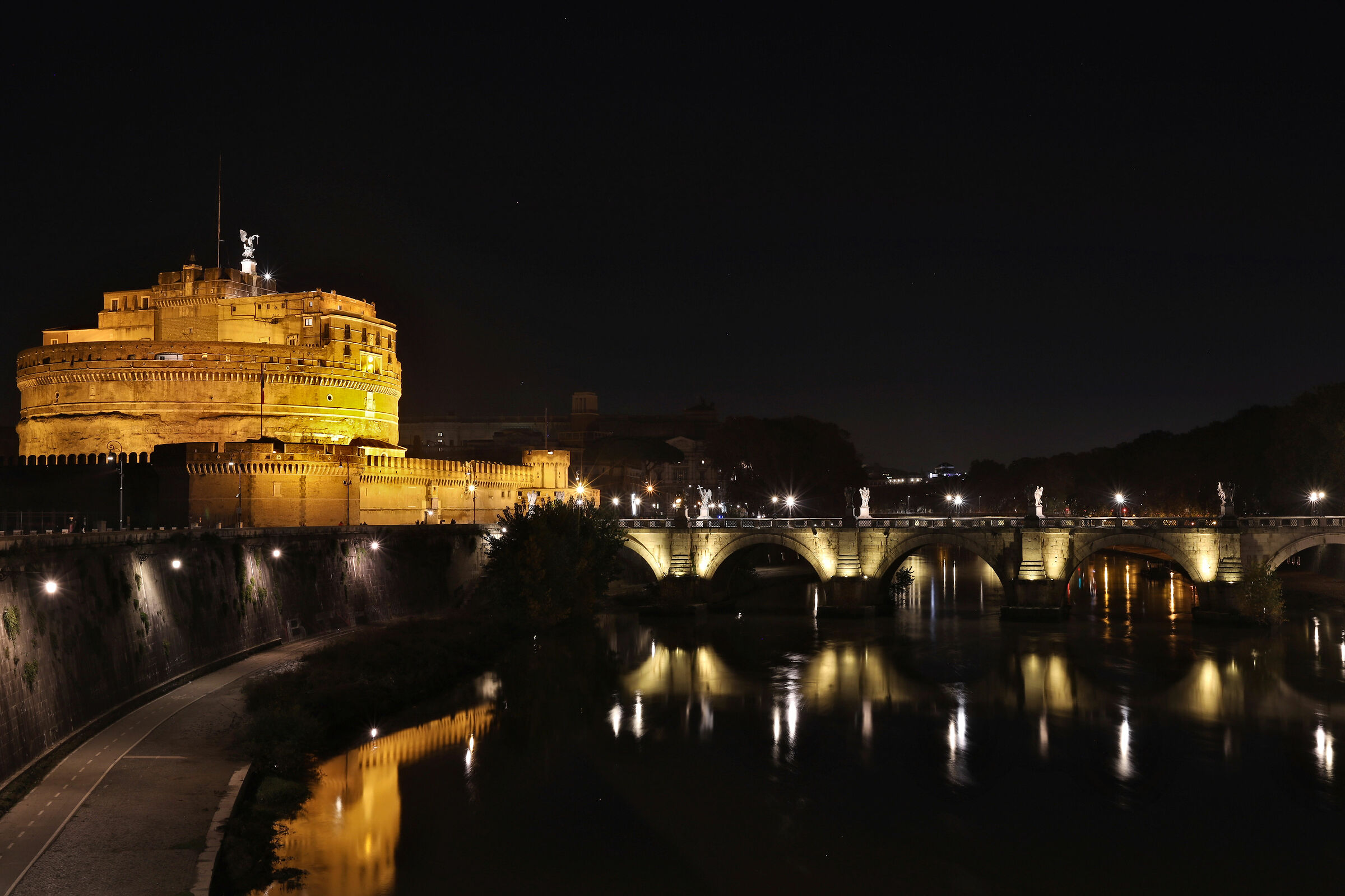 La magia di Roma notturna - Castel Sant'Angelo