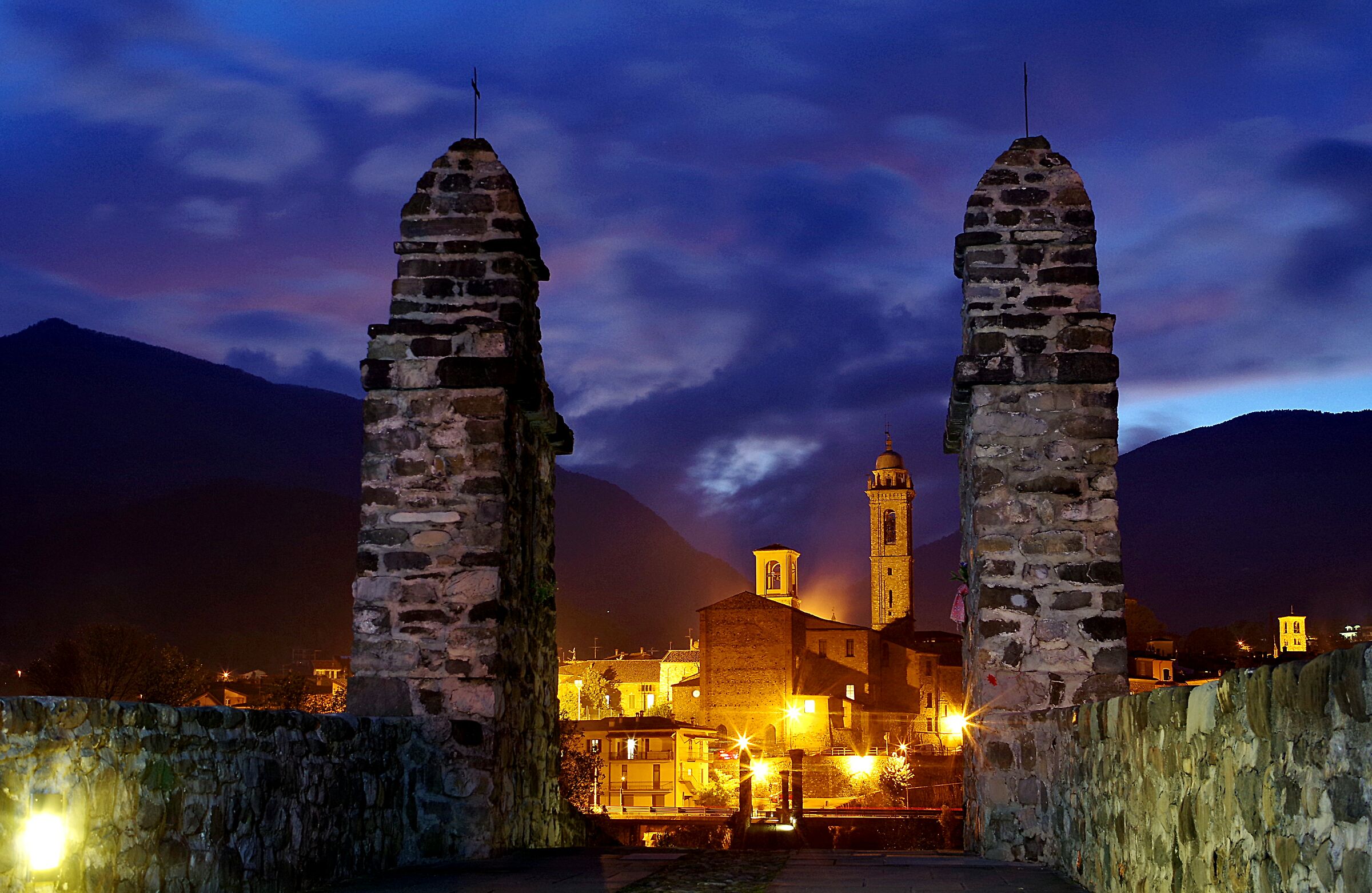 Bobbio by night