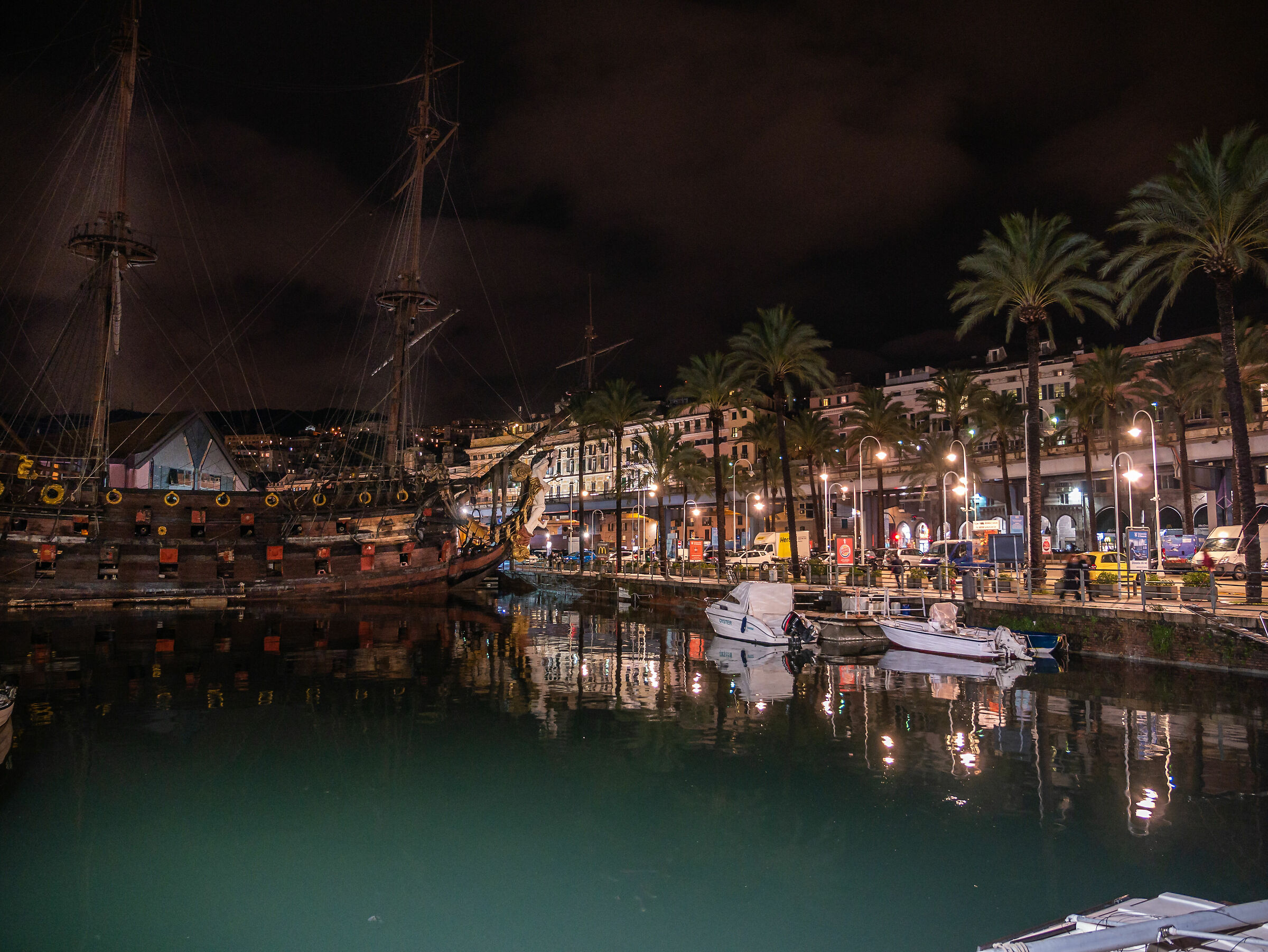 Galleon - Portodi Genoa