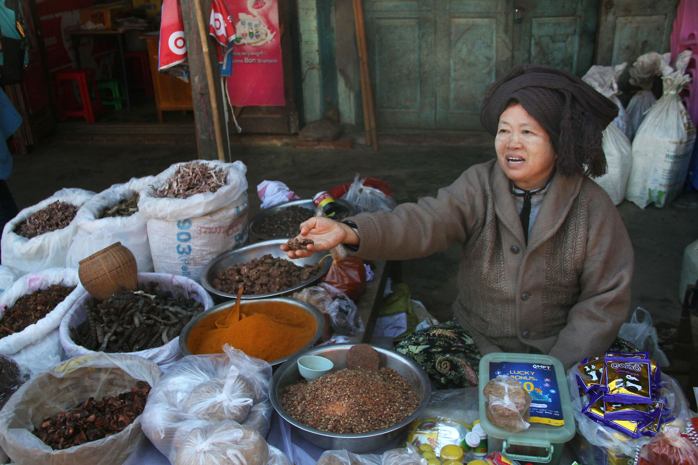 Myanmar: a market of colors