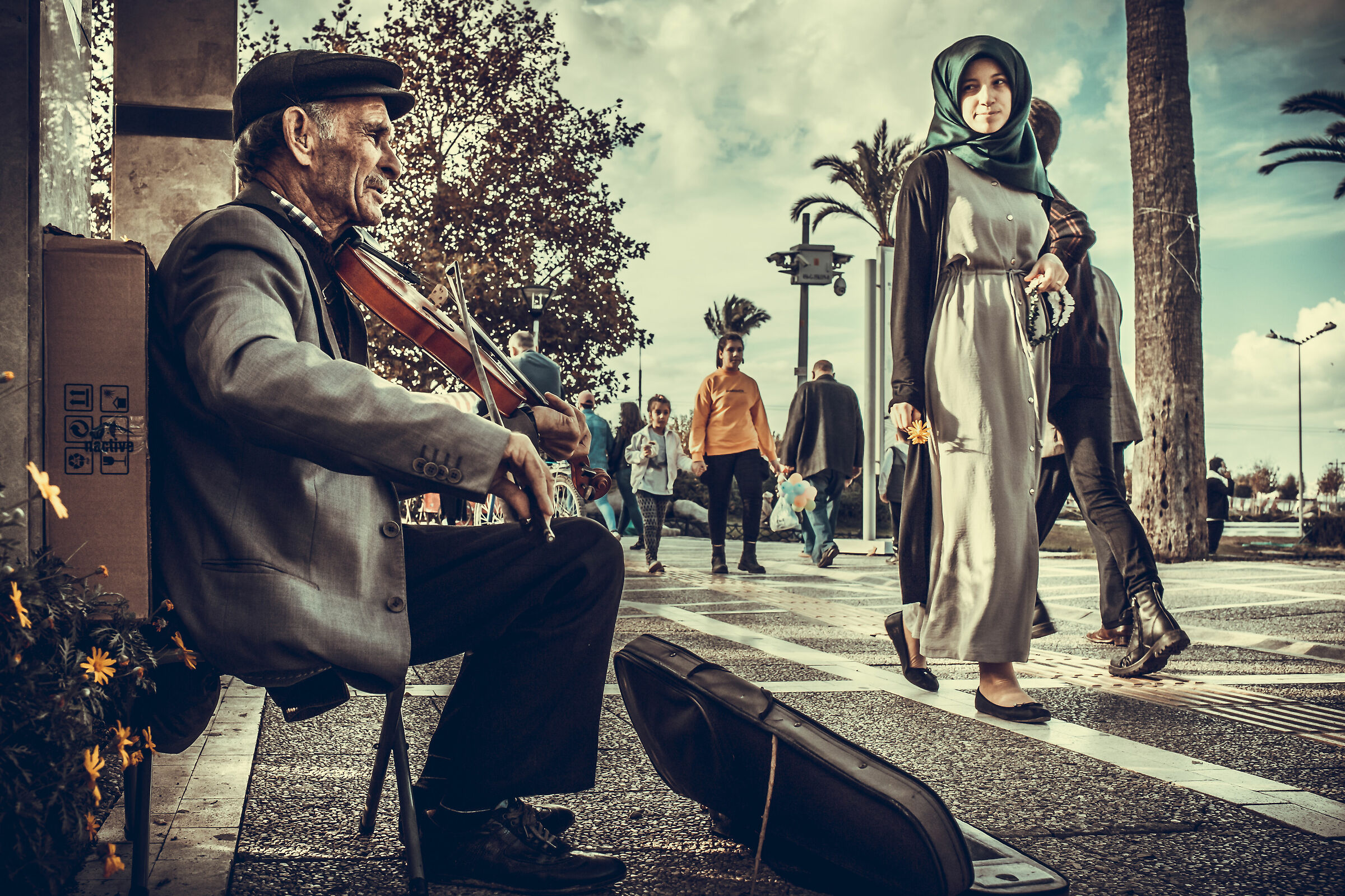 Fiddler and girl with a yellow flower