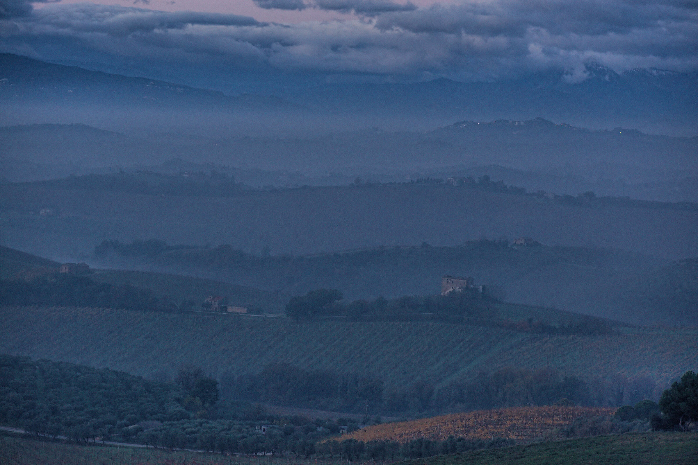 Alba sulle colline marchigiane