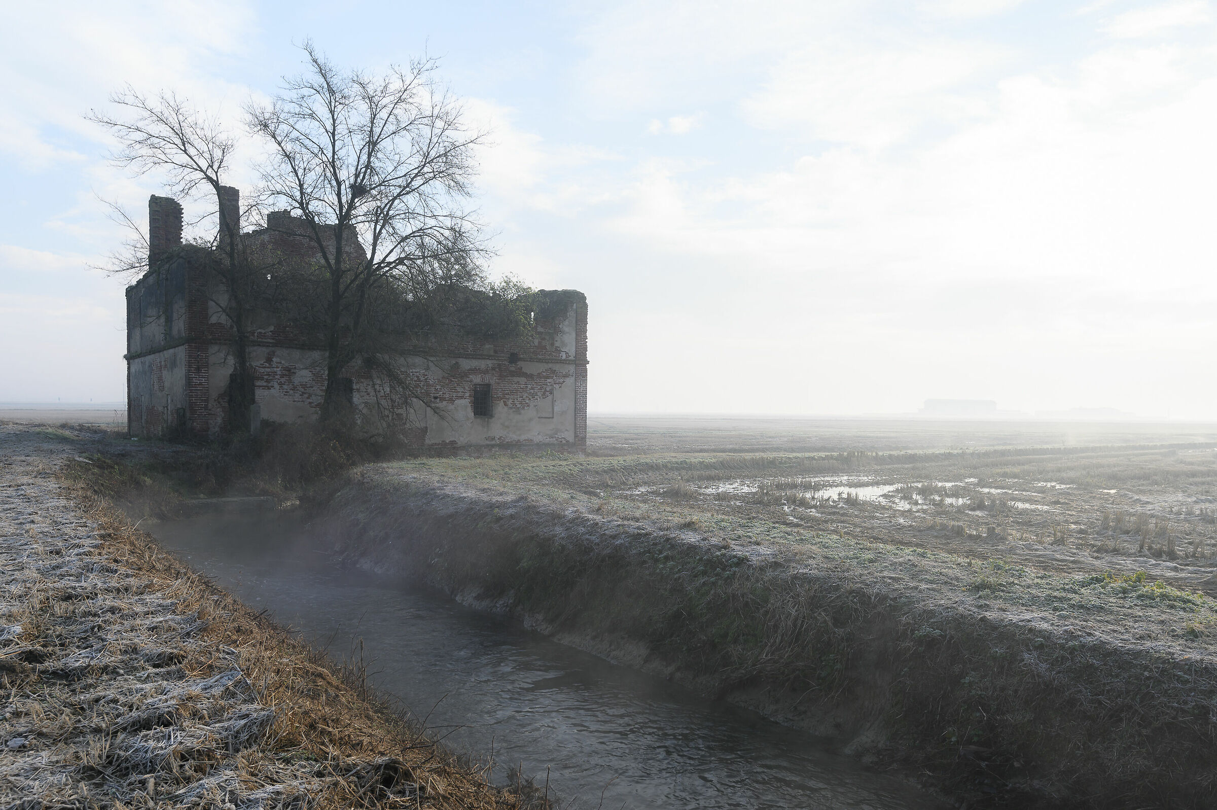 Tra le risaie: luoghi dimenticati.