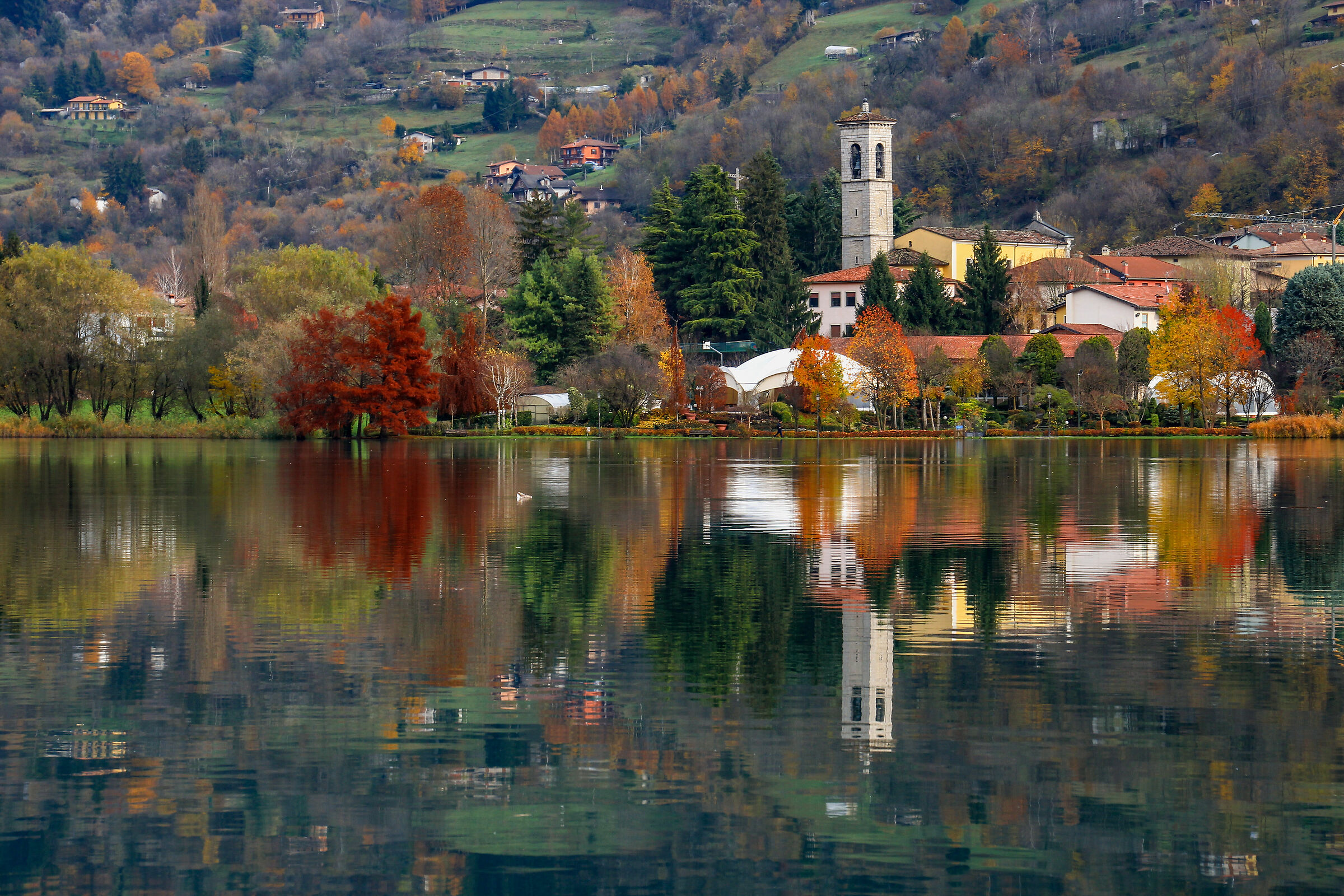 il piccolo borgo allo specchio