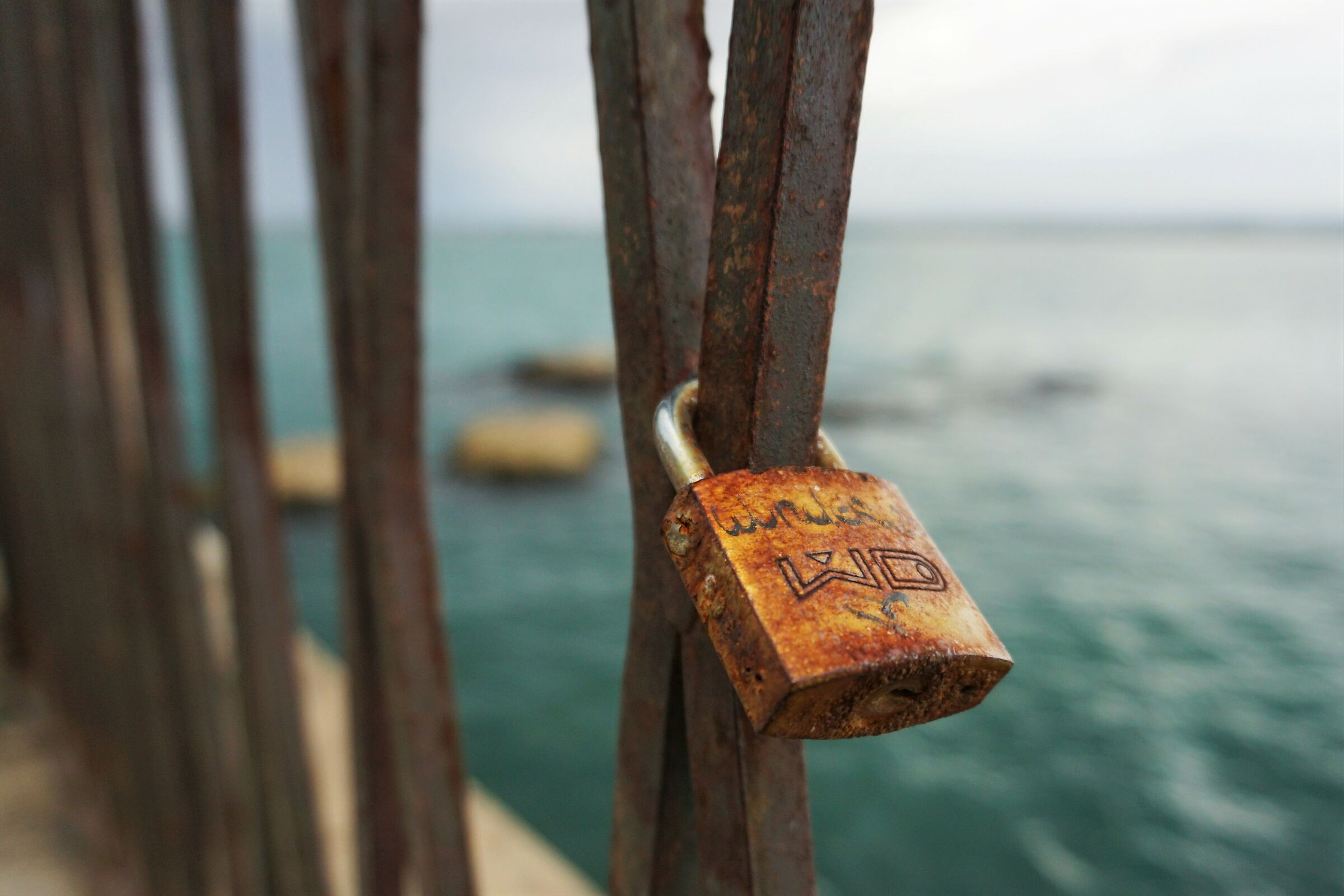 Links Beyond Time