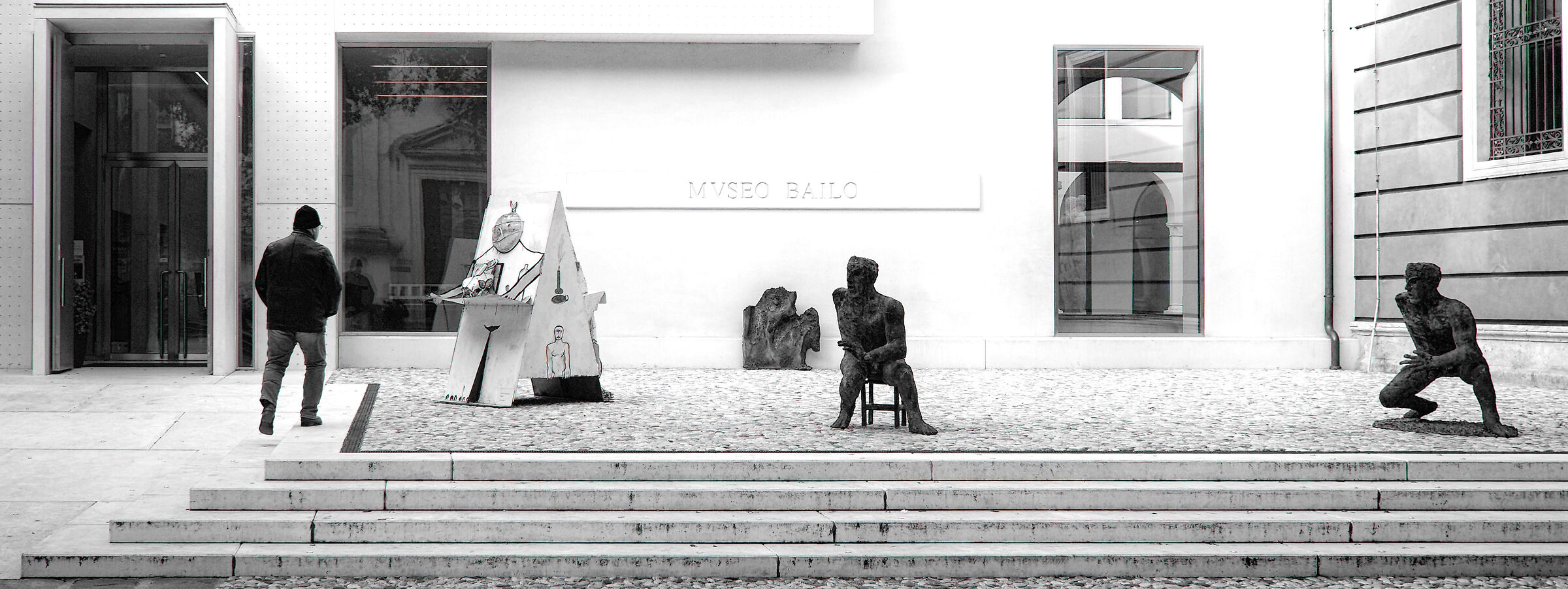 two statues plus 1
