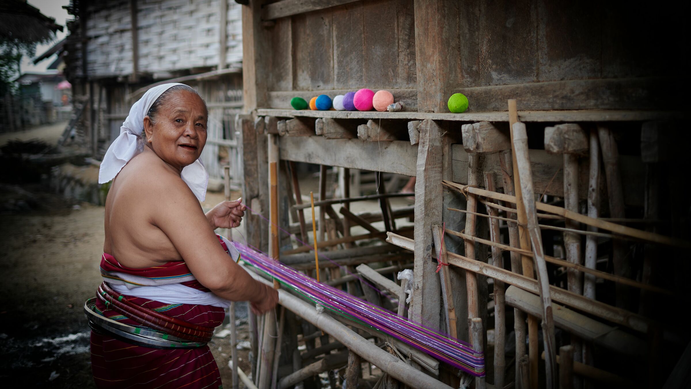 Weaving in Palaung village
