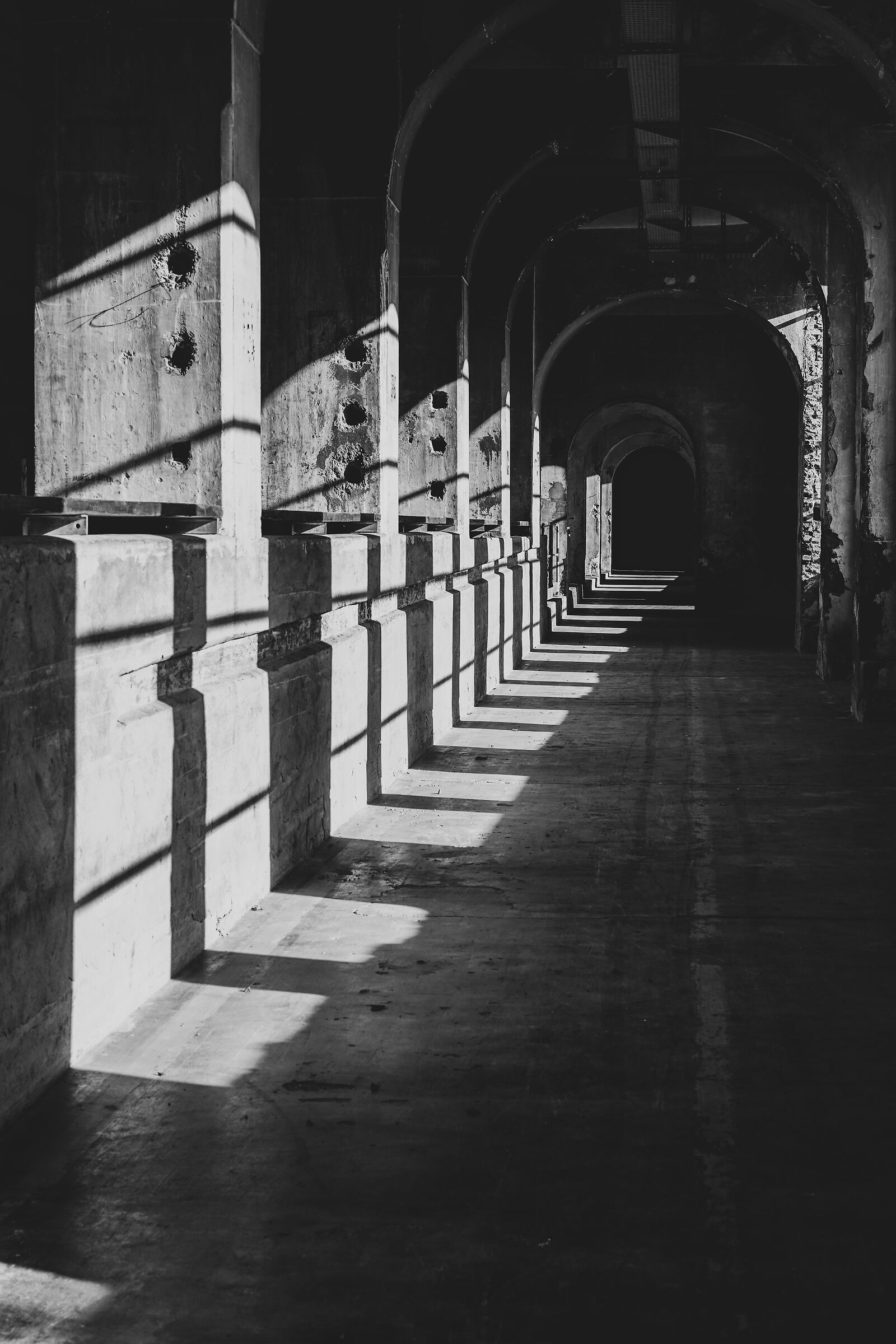 Arcs of light and shadows