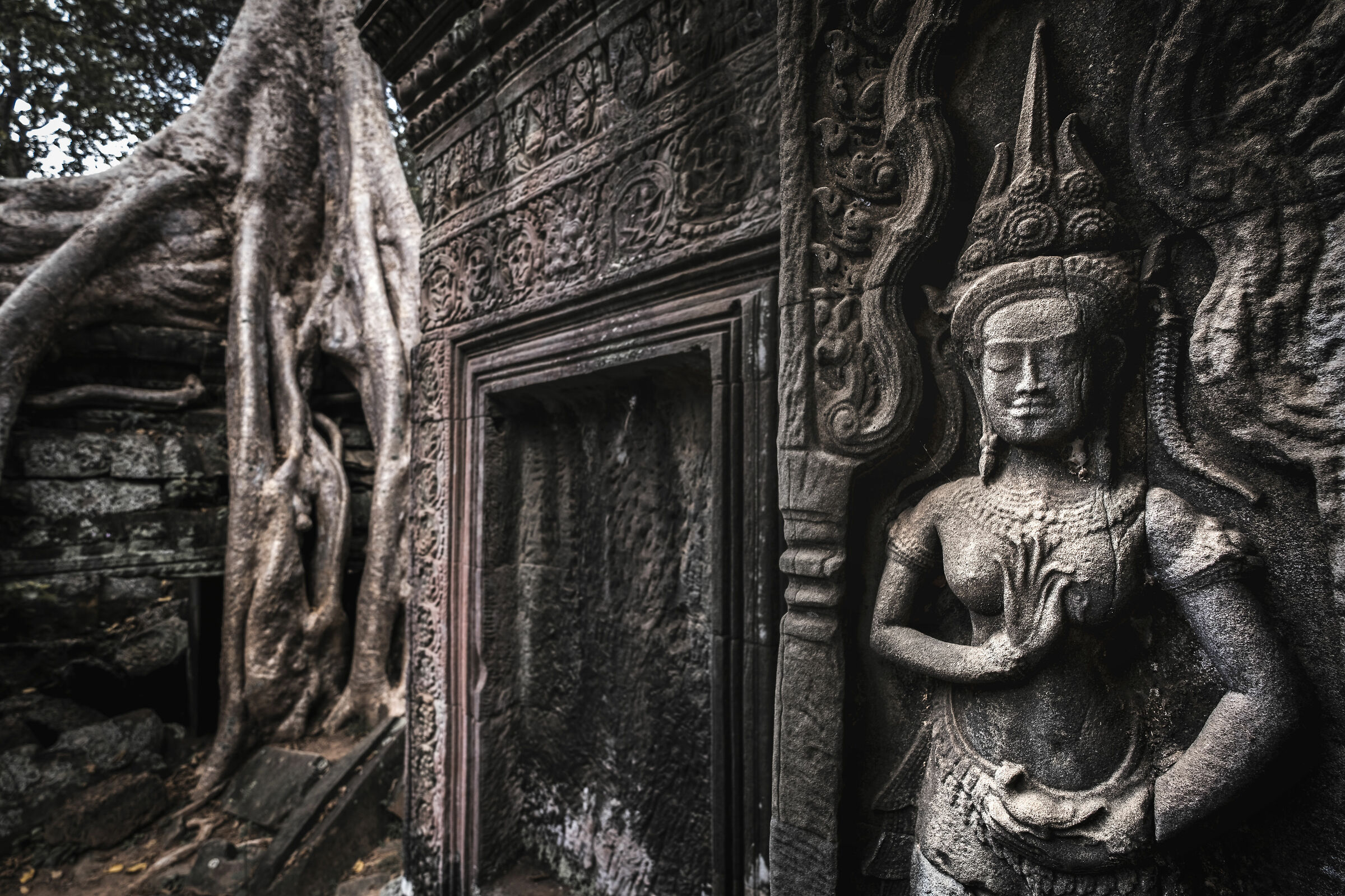 Bas-reliefs in the temples of Angkor
