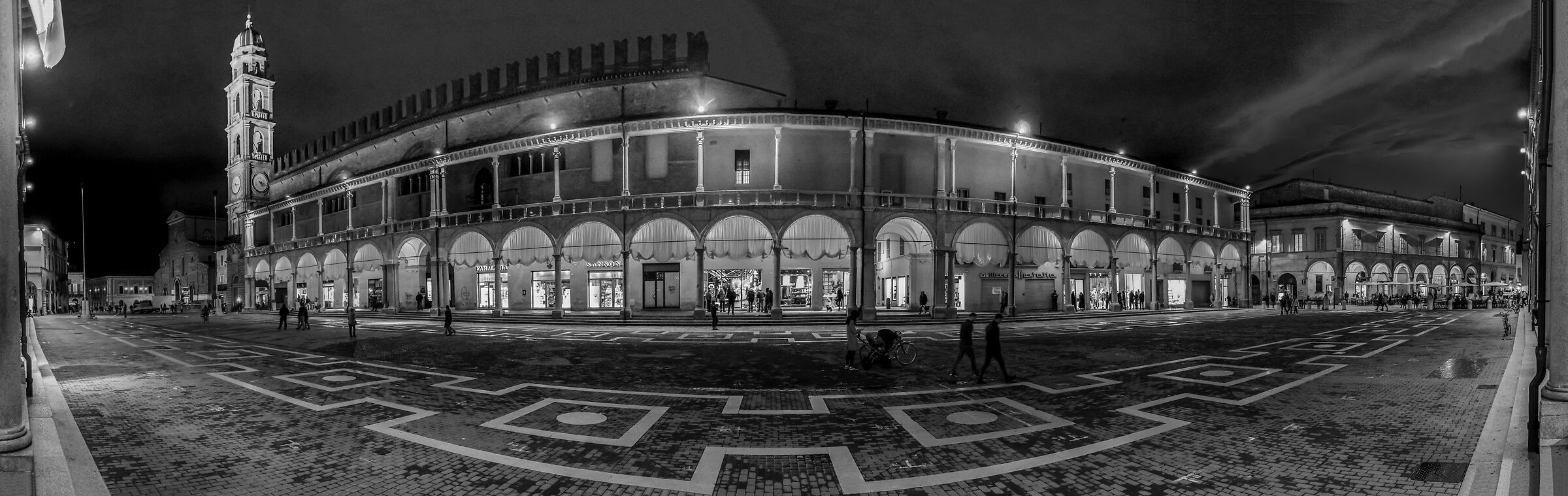 Piazza del Popolo notturna