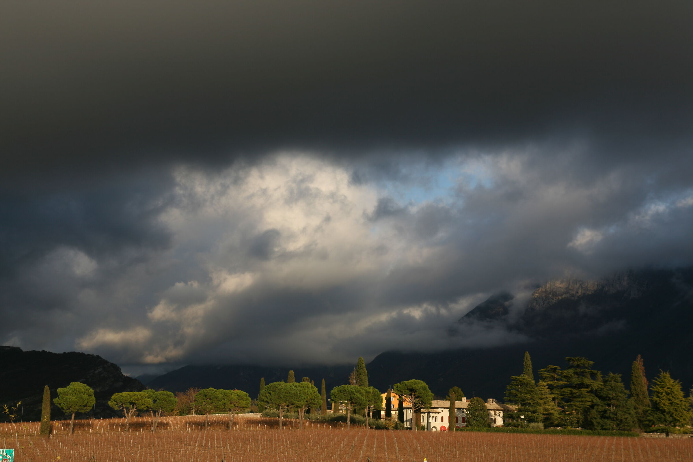 Incoming thunderstorm