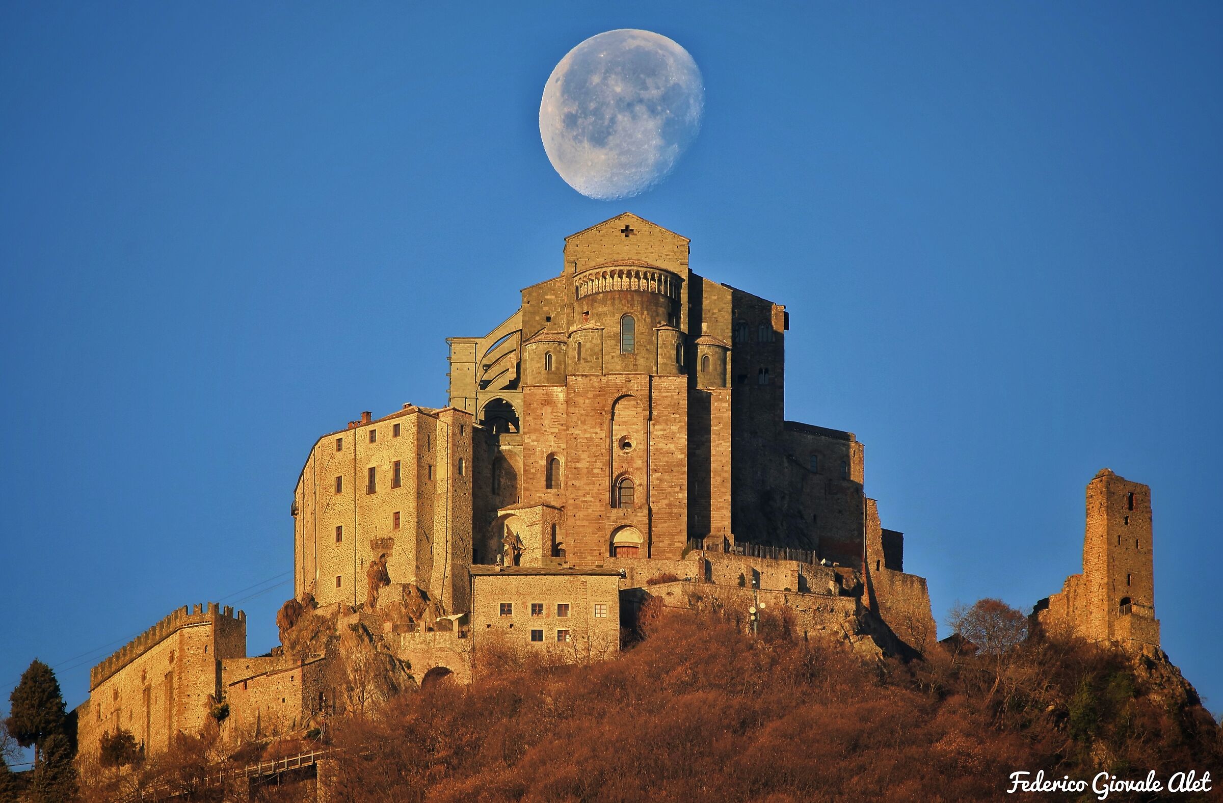 La Luna "atterra" sulla Sacra