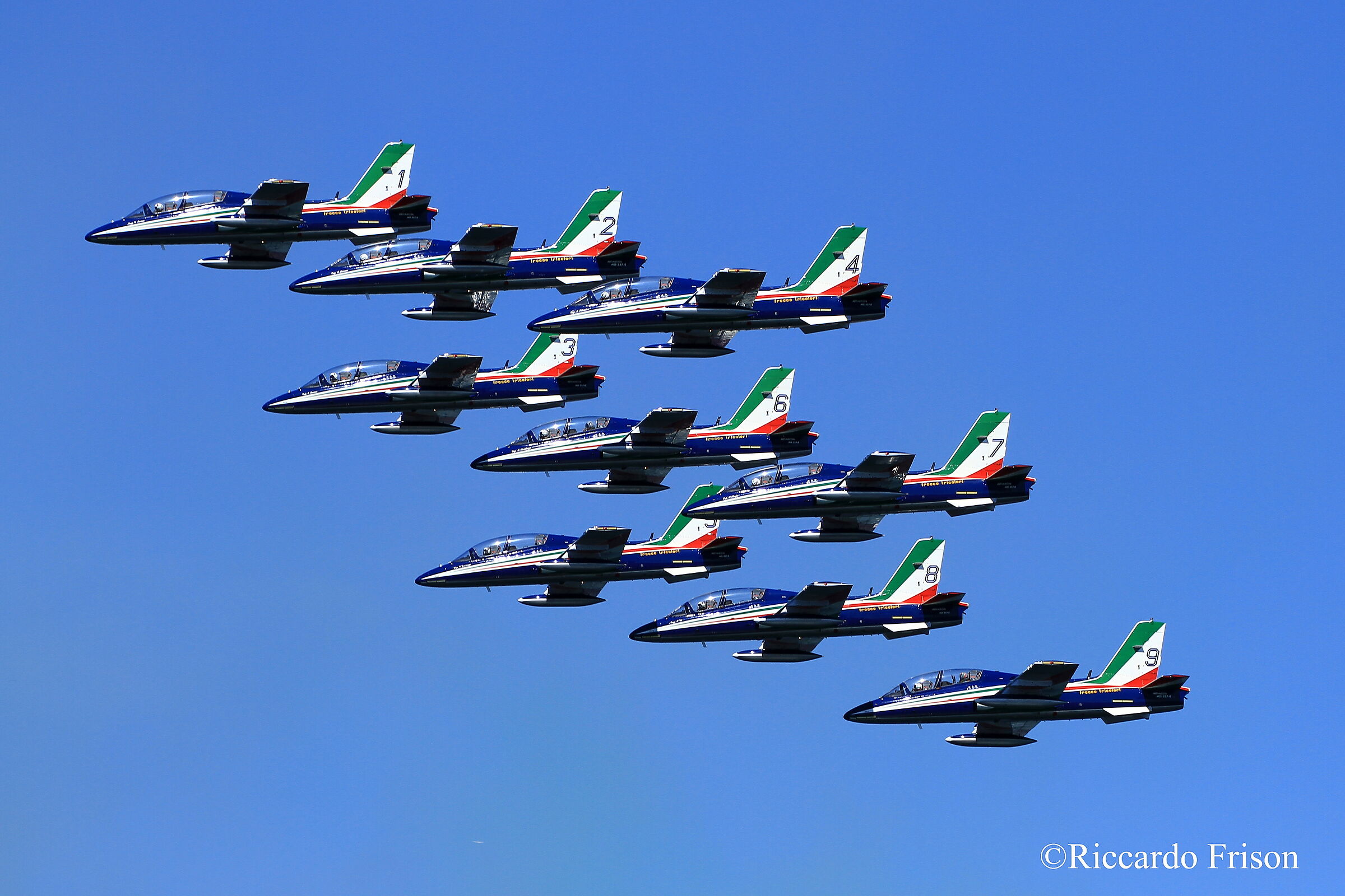 Tricolour Arrows