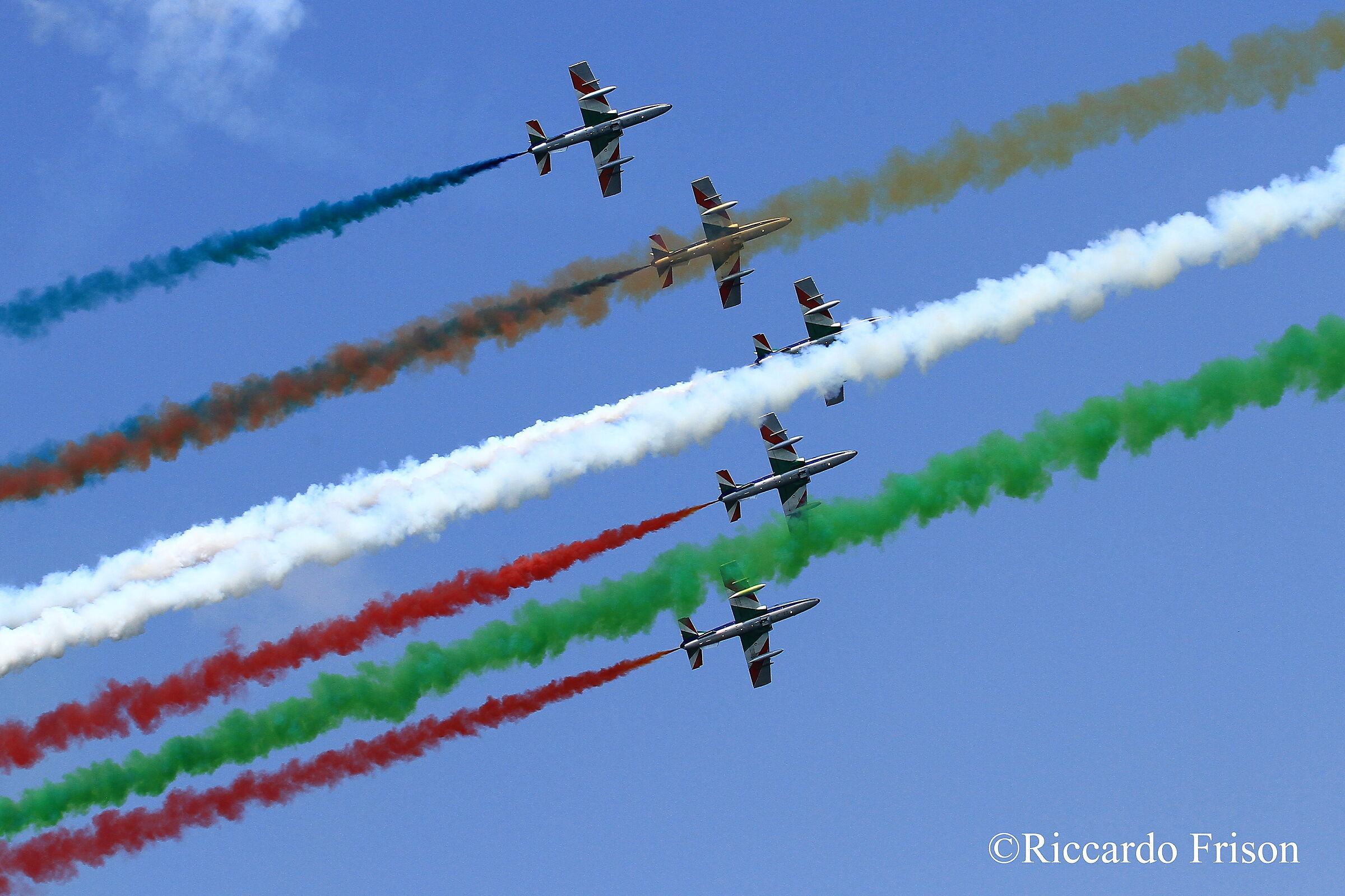 Tricolour Arrows