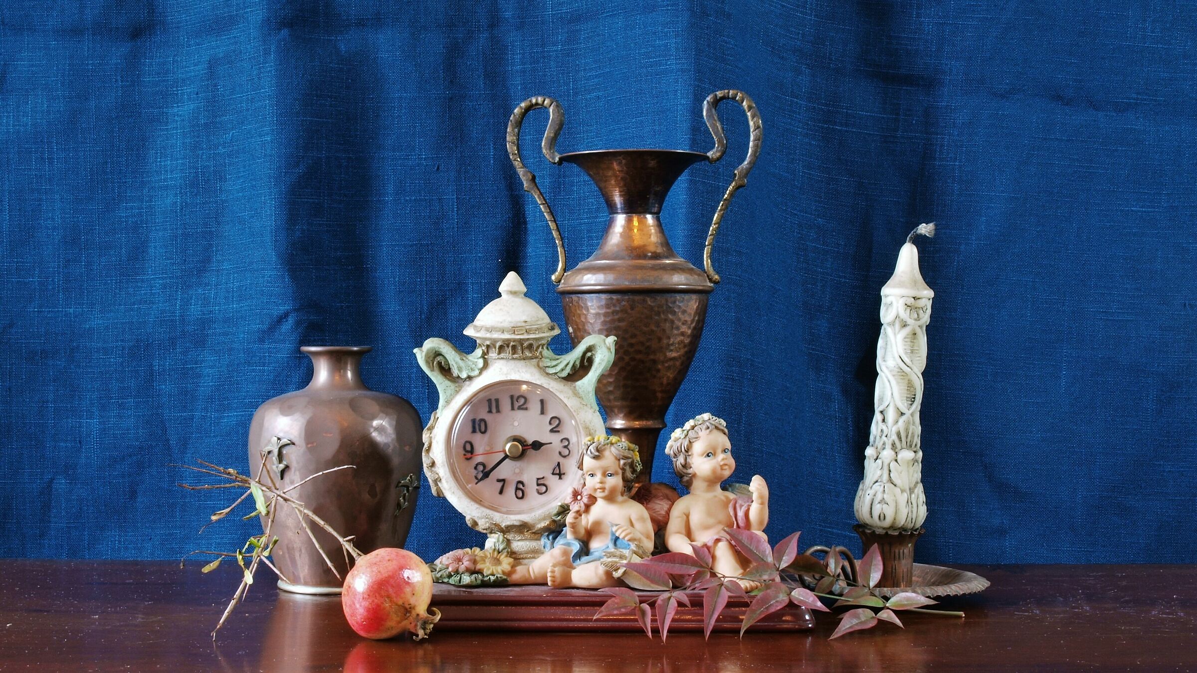 Composizione con orologio