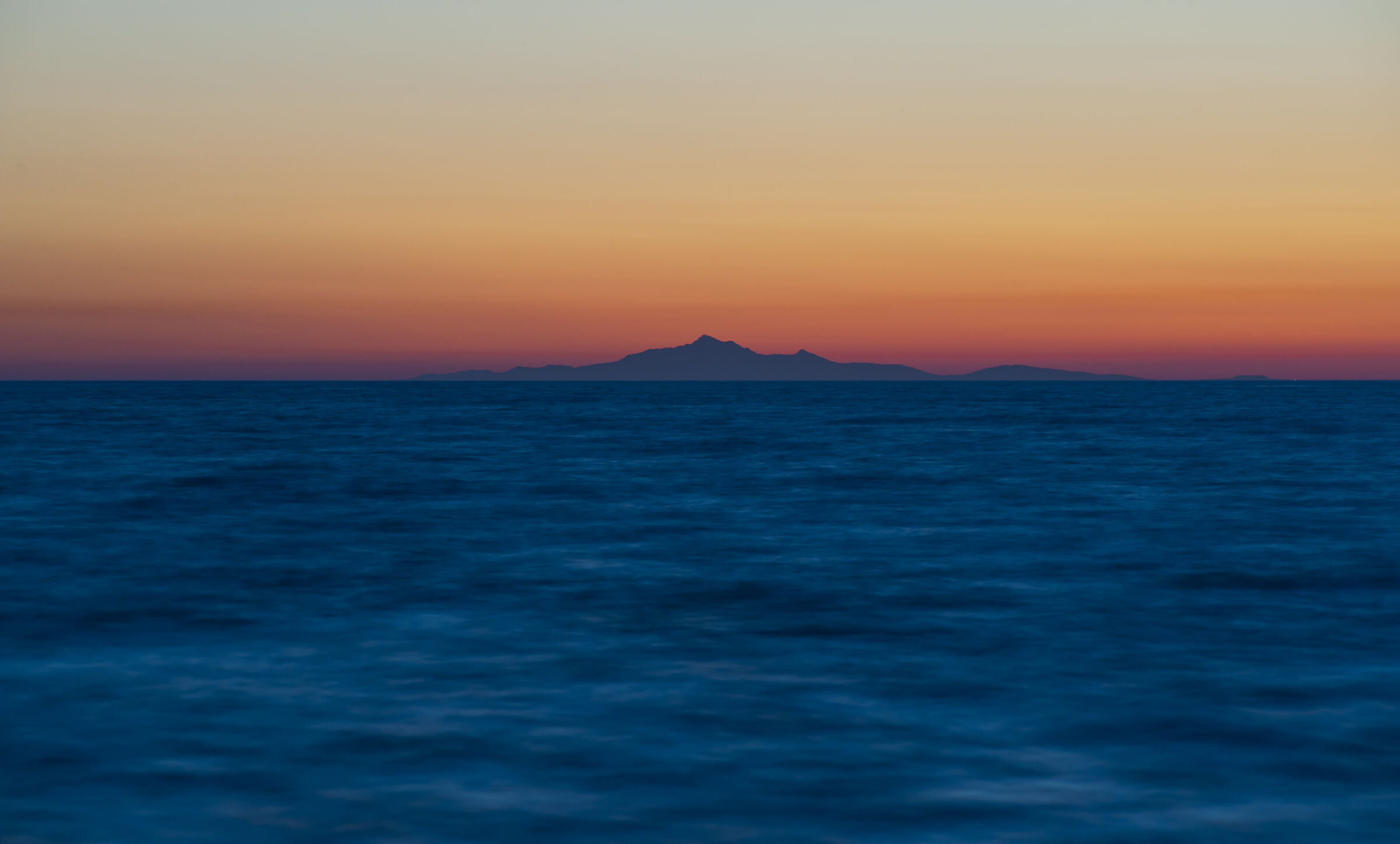 the island of elba them at the bottom