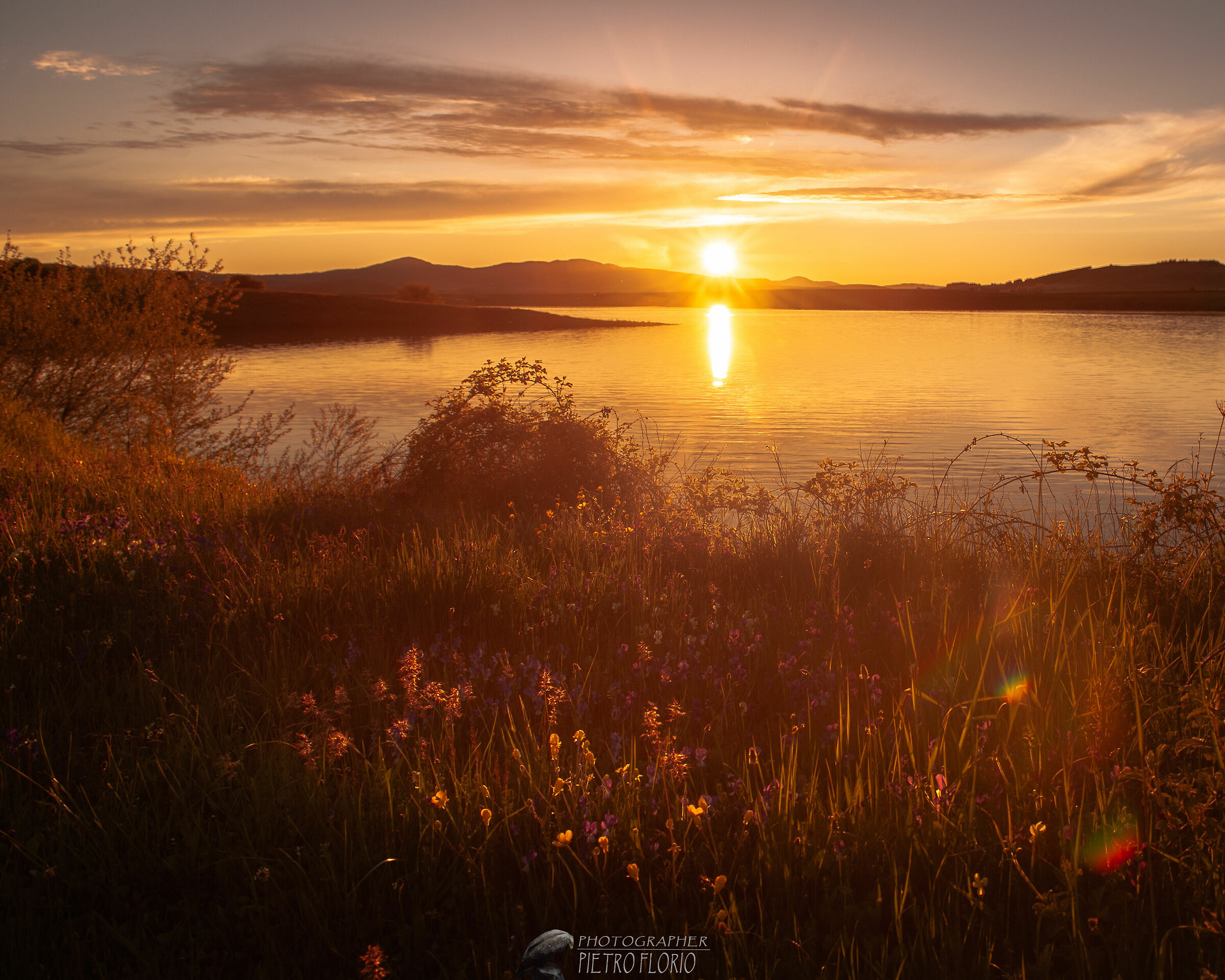 tramonto sul lago cecita