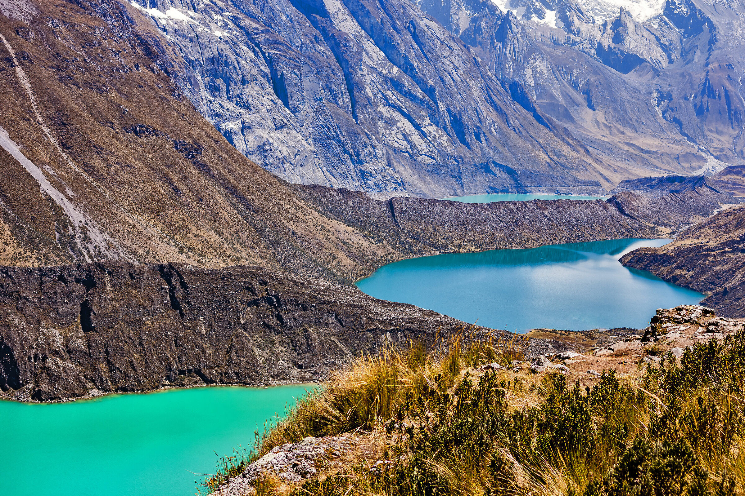 Three lagoons three colors