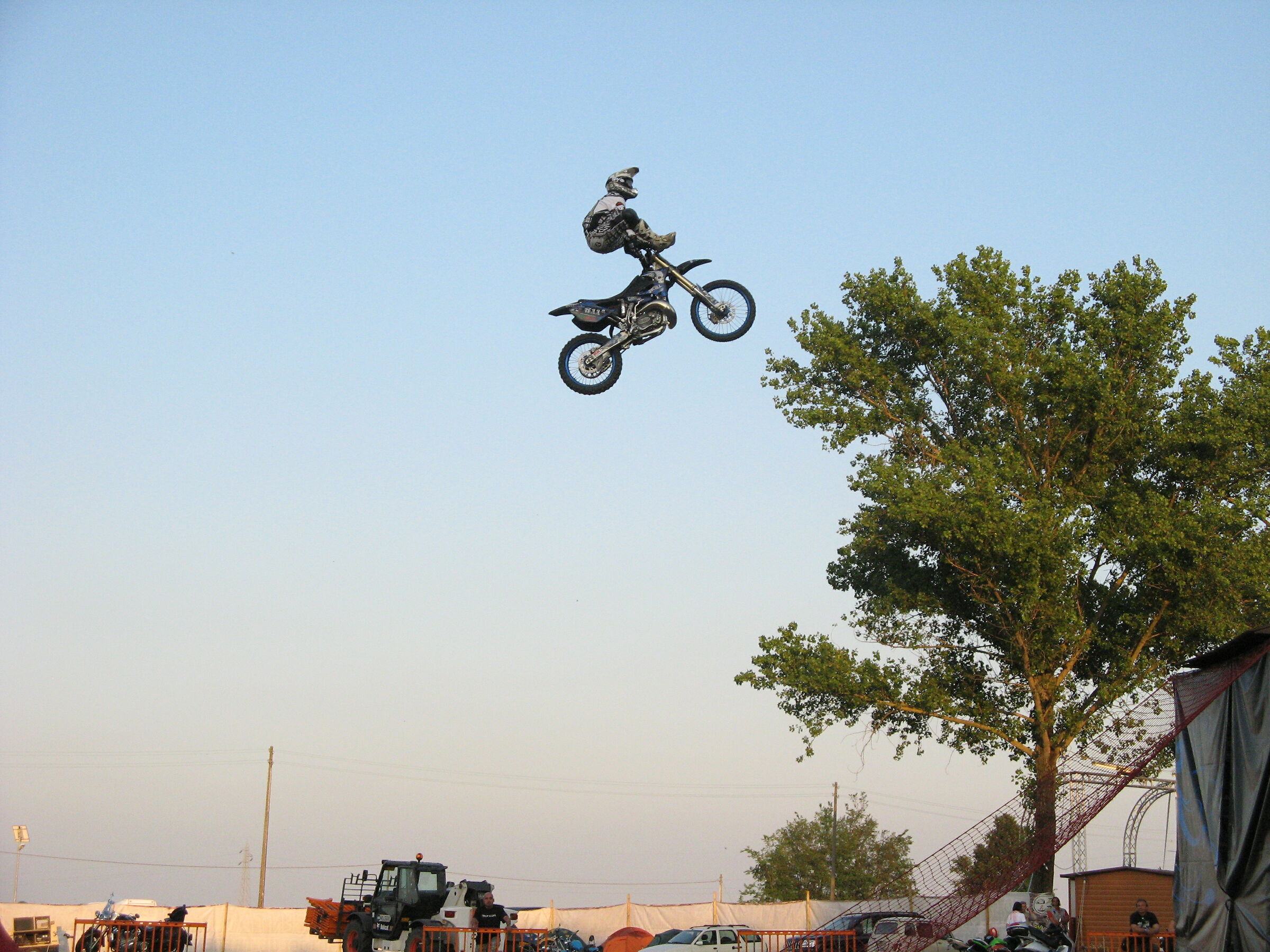 Motorbike freestyle exhibition, Flying high