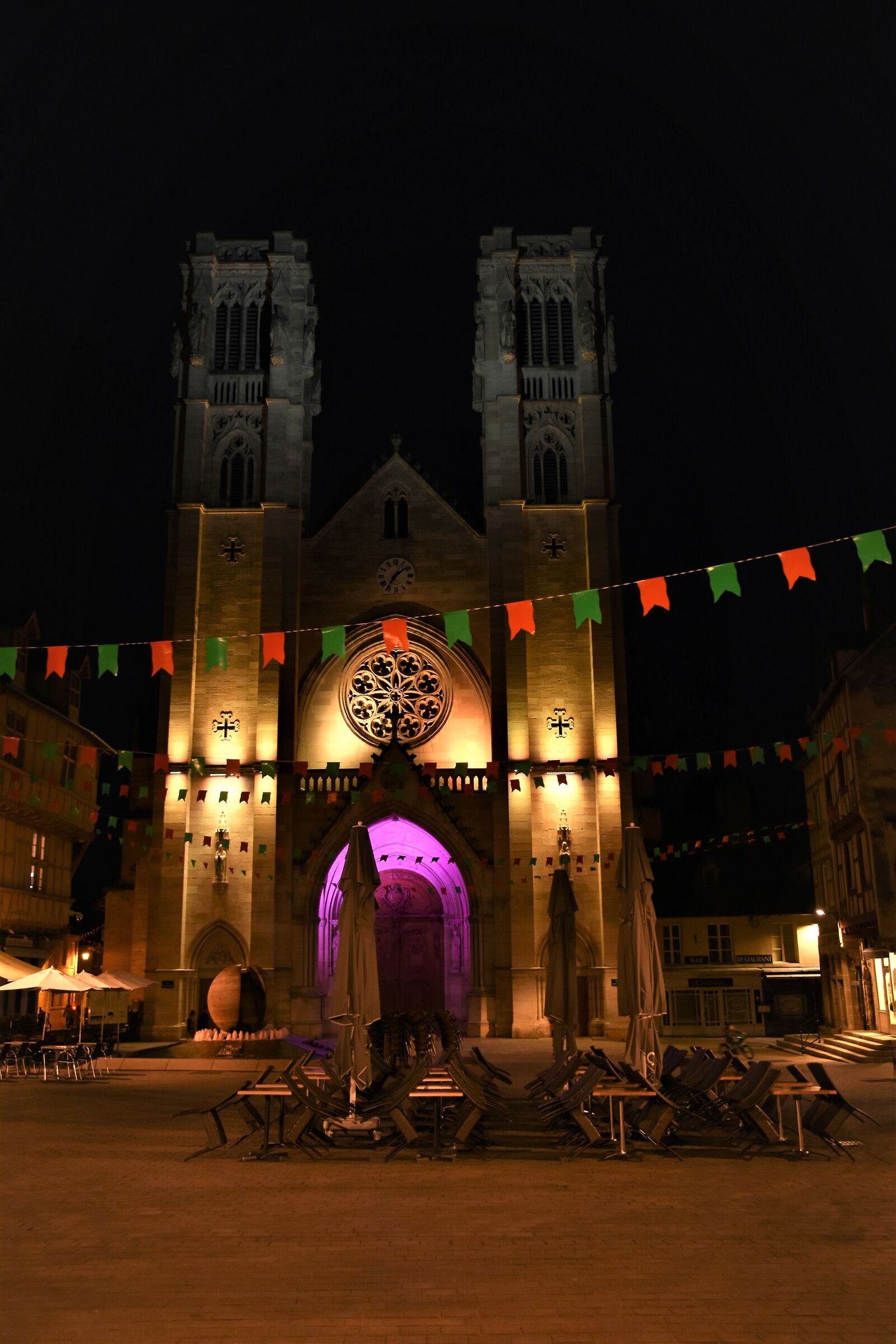 Chalone sur Saone la cattedrale in festa