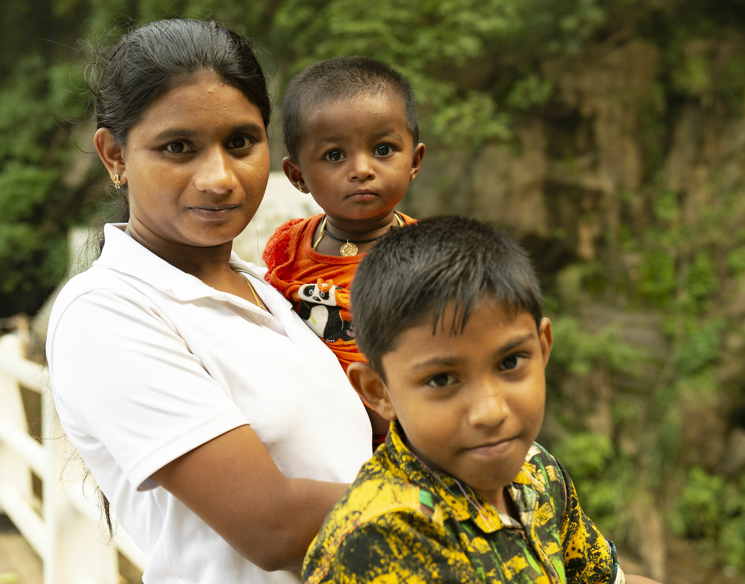 ...mamma con figli ...Sri Lanka