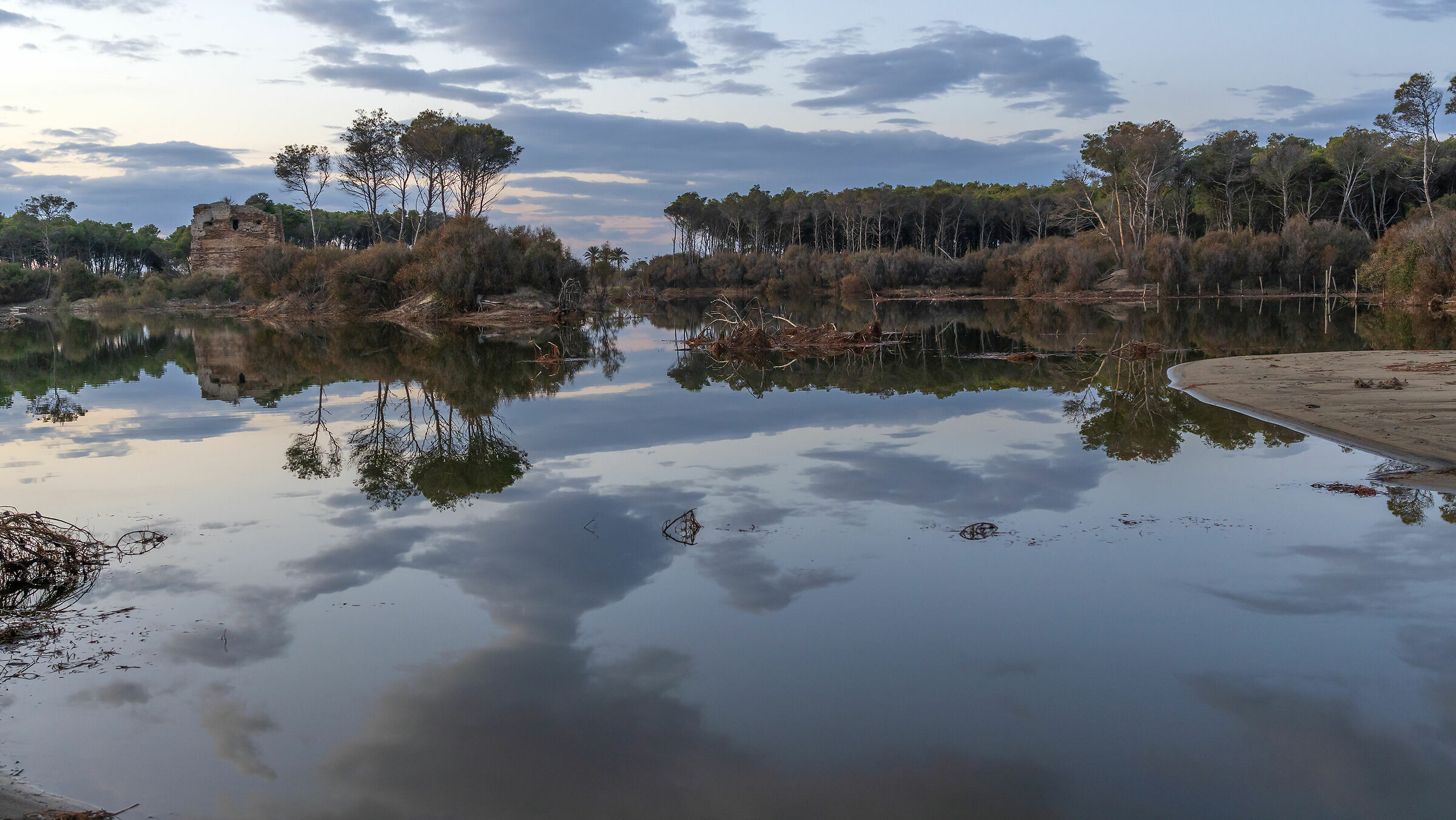 Torre Mattoni ... e il suo lago