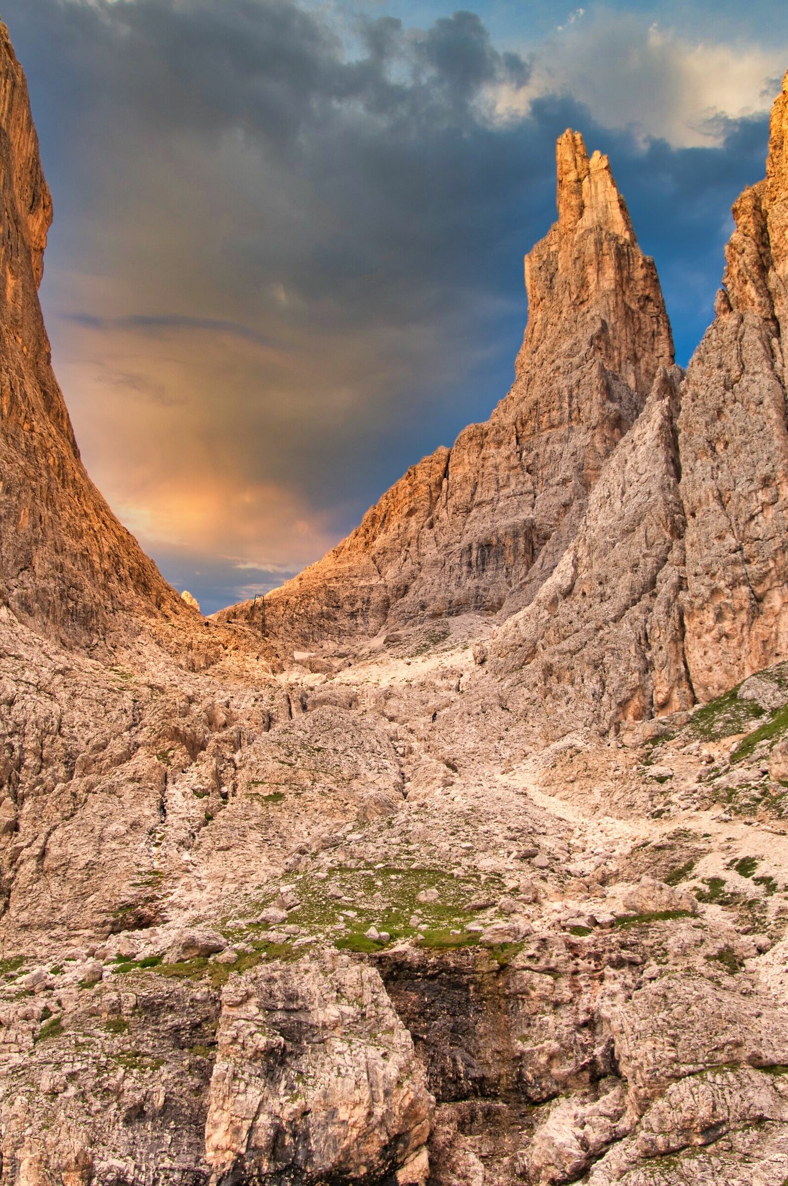 Towers of the Vaiolet