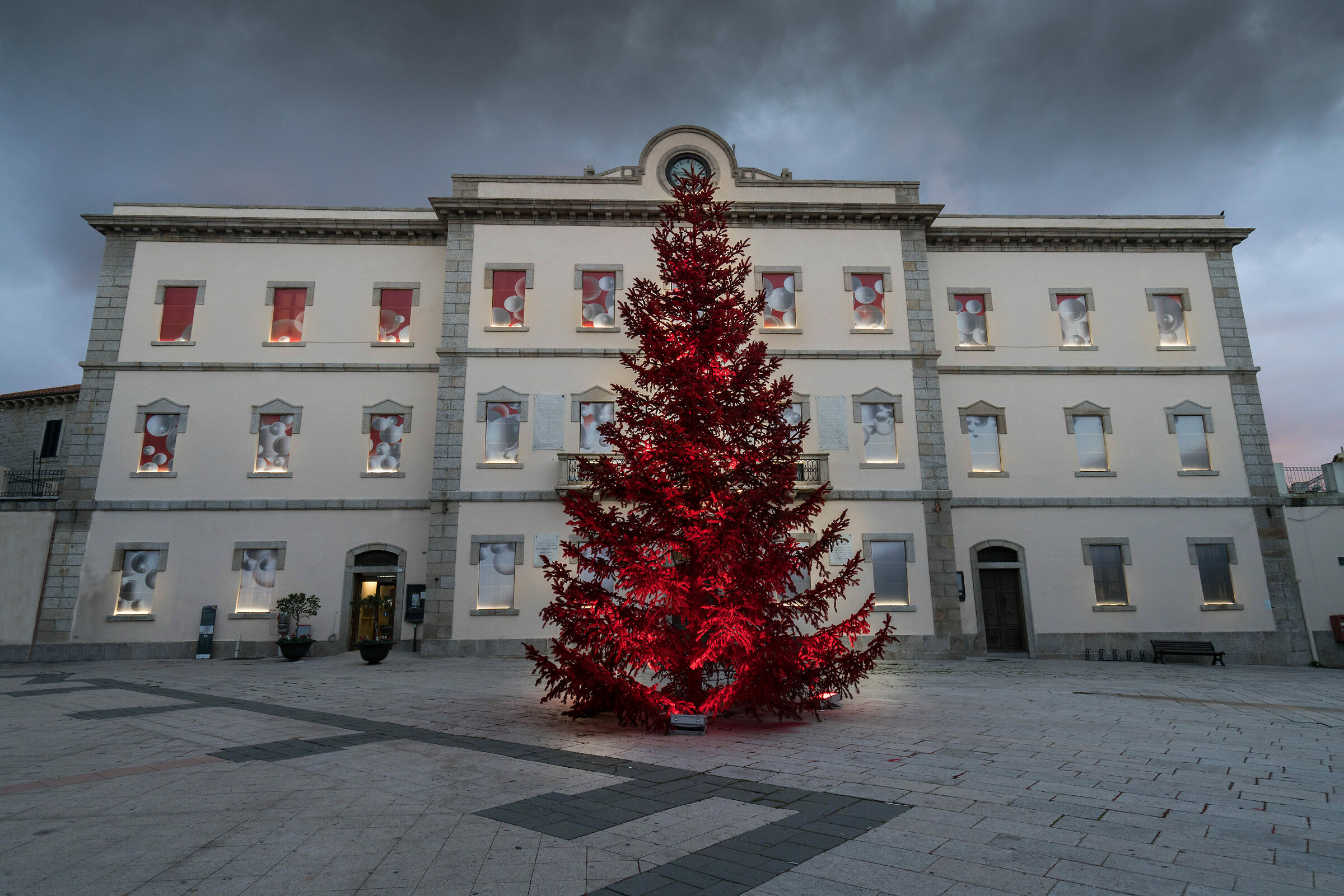 Red Christmas Tree - Temple Pausania