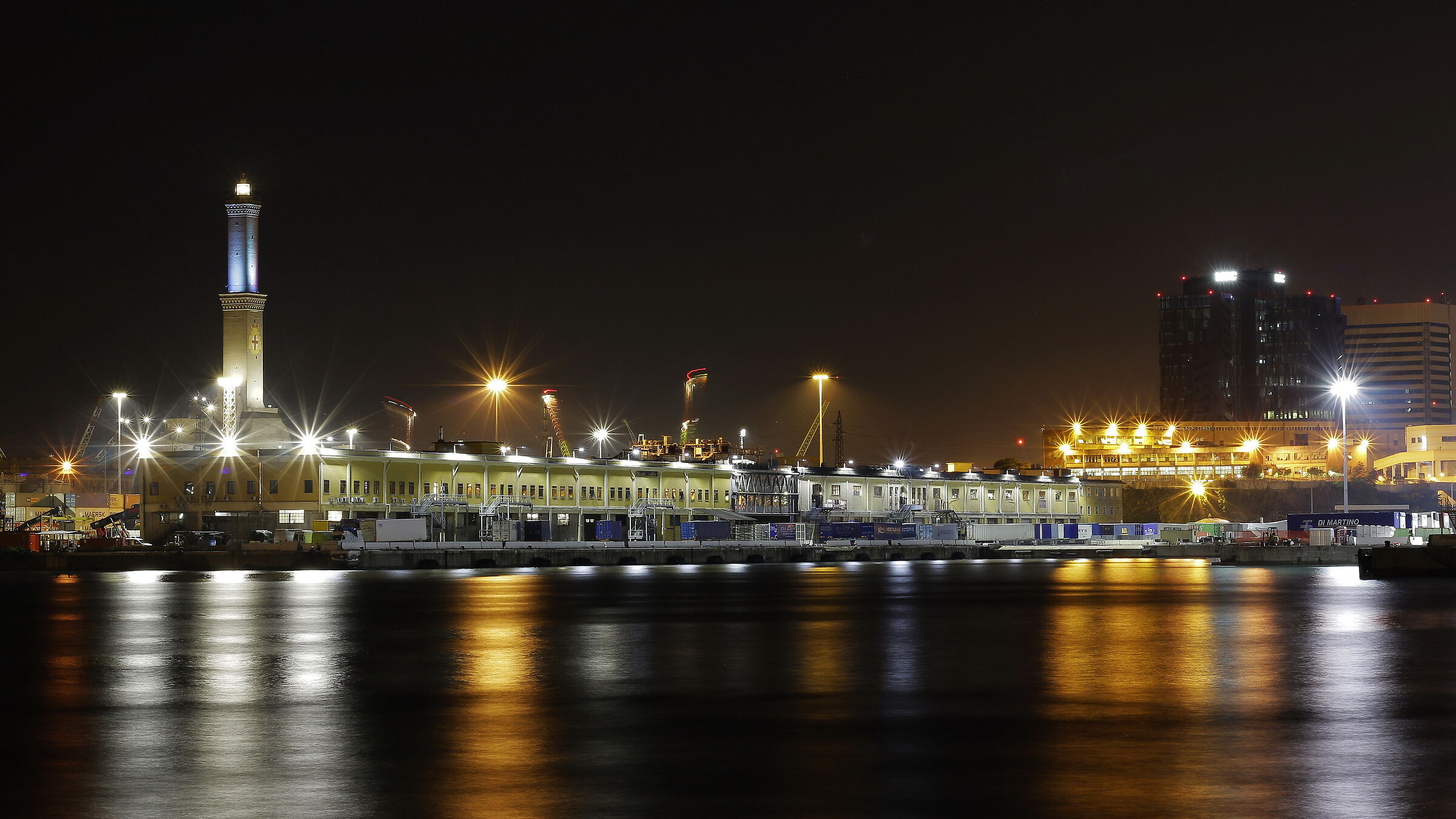 Porto di Genova by night