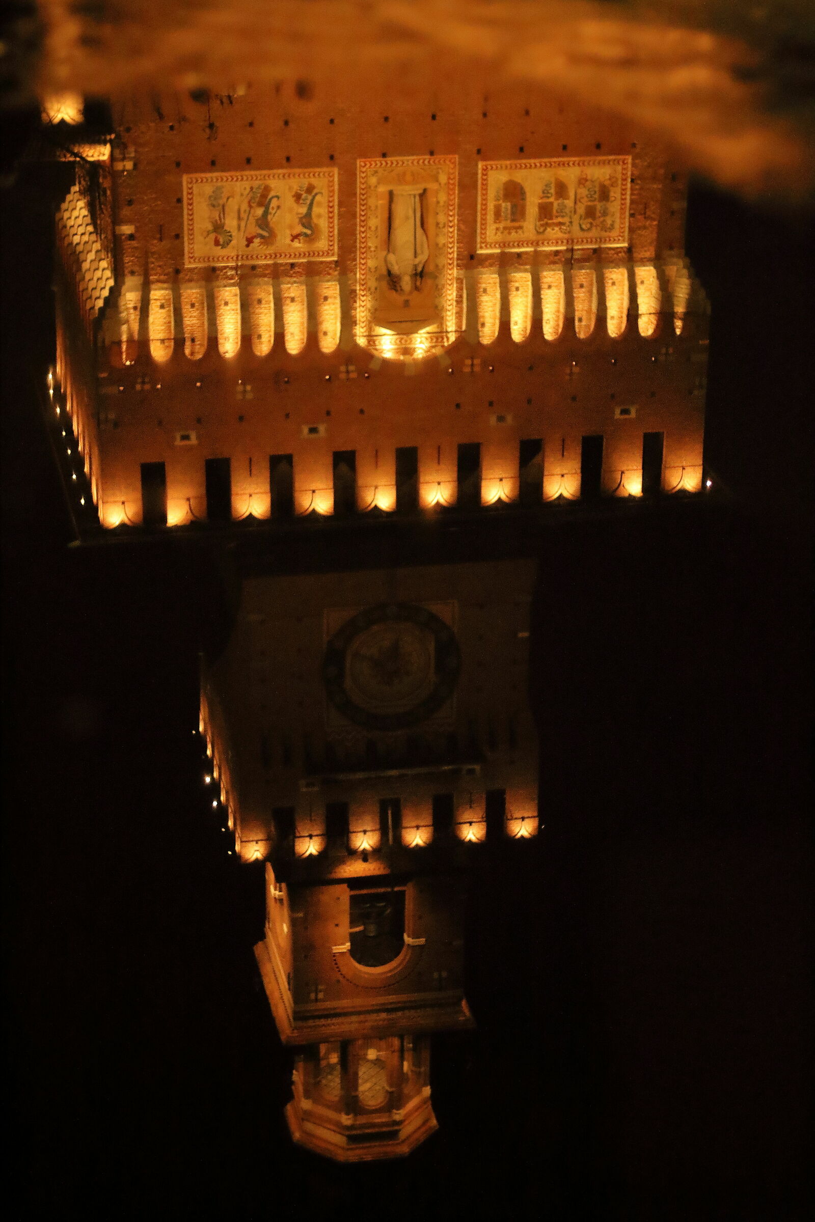 Il castello sforzesco riflesso