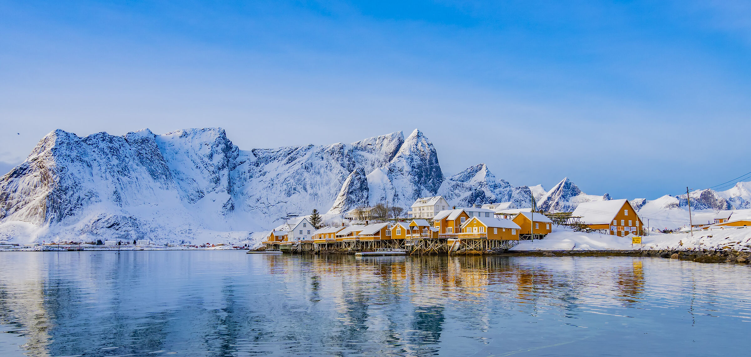 Lofoten yellow houses panoramica