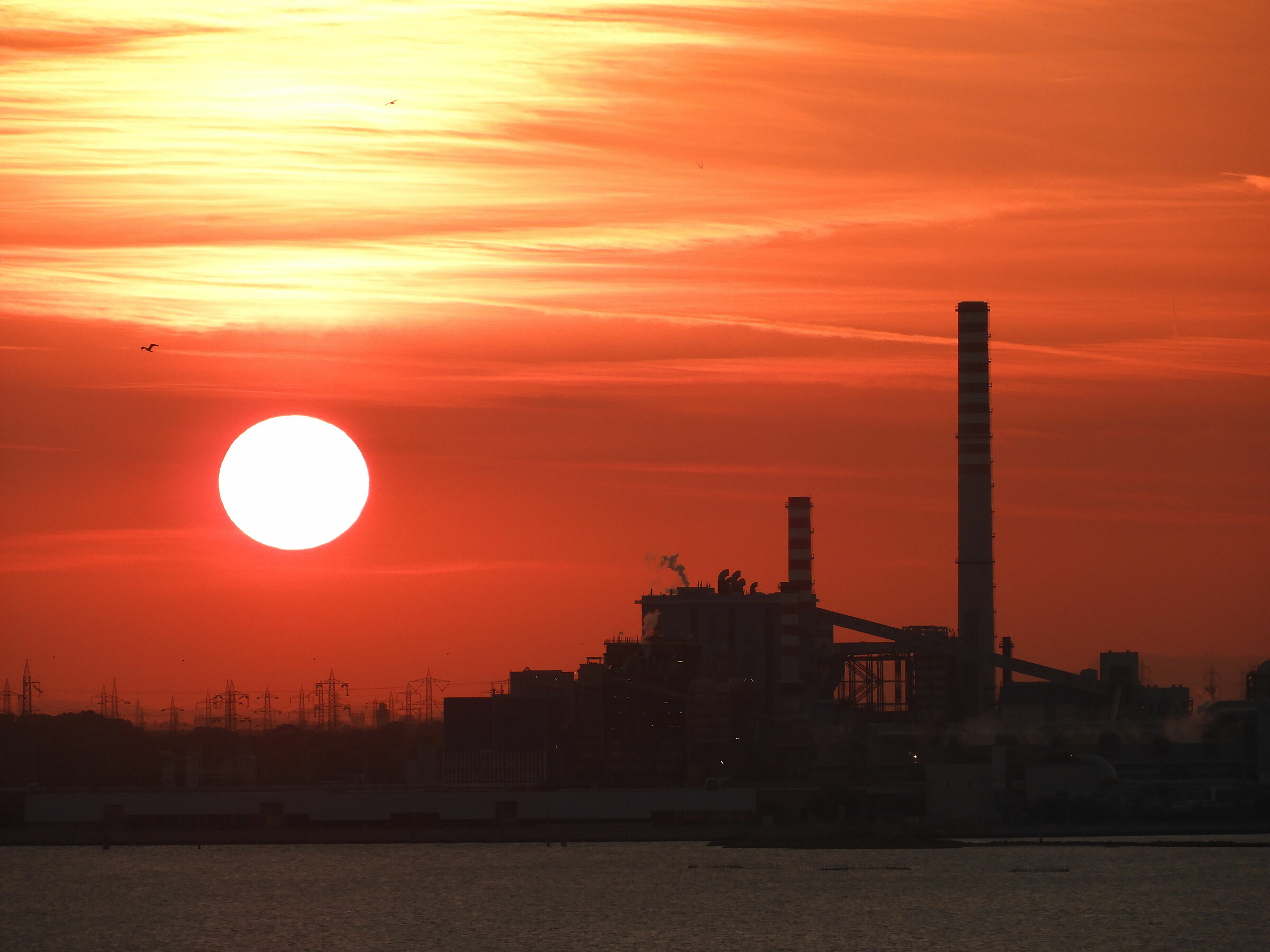 Tramonto sulla Zona Industriale di Venezia