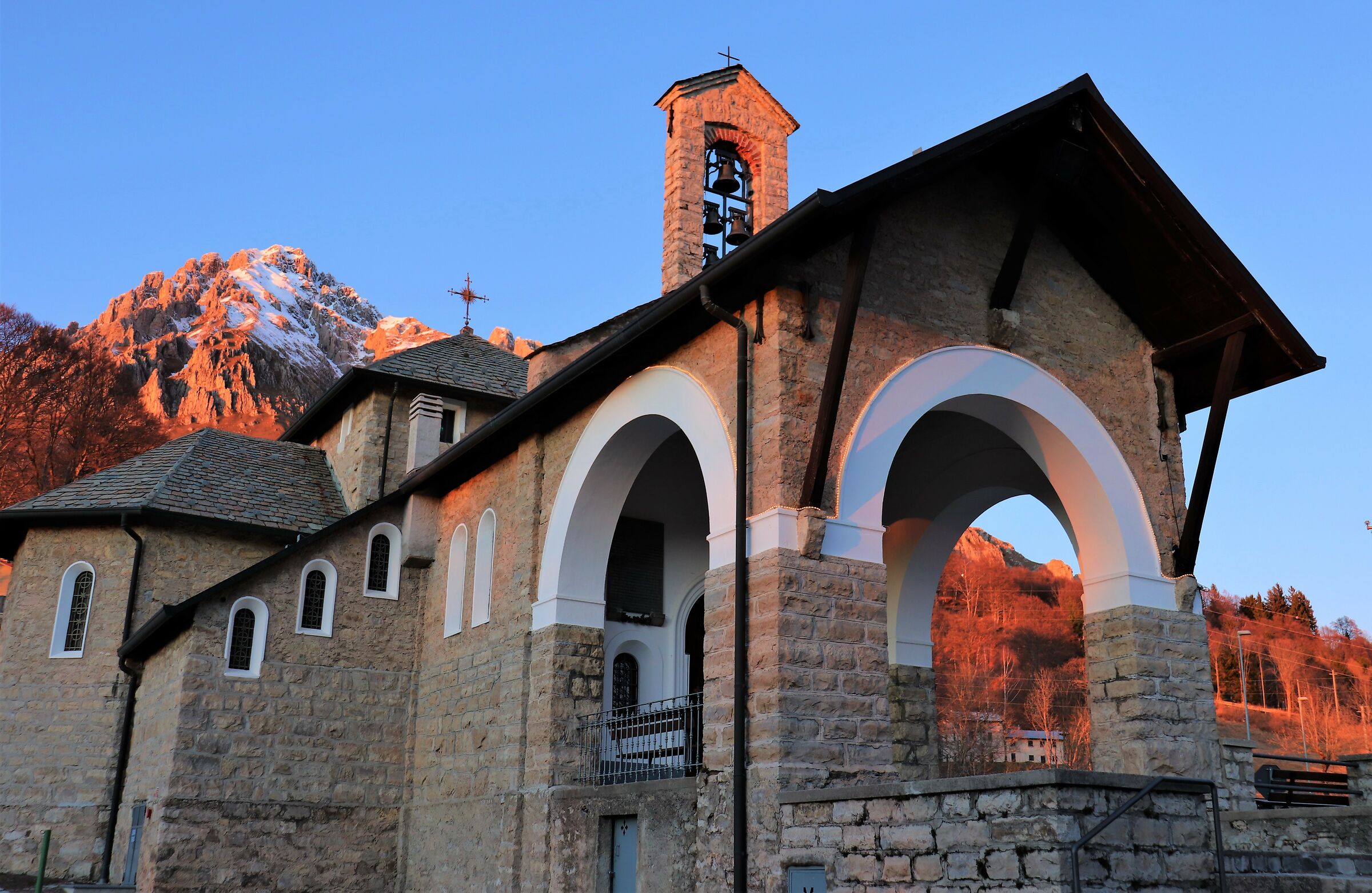 Tramonto Natalizio alla Chiesetta SacroCuore Resinelli