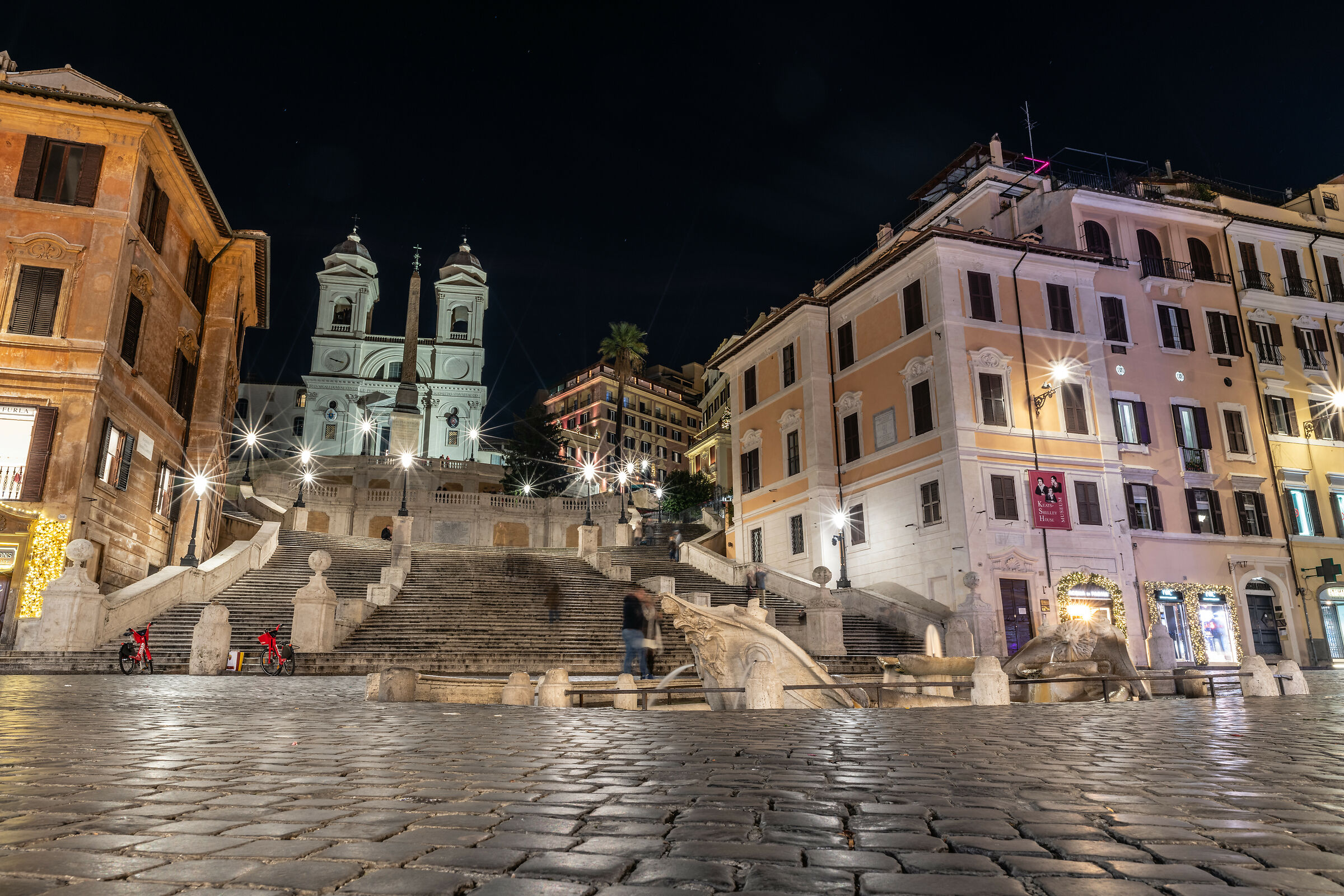 Spain Square on Christmas Eve.