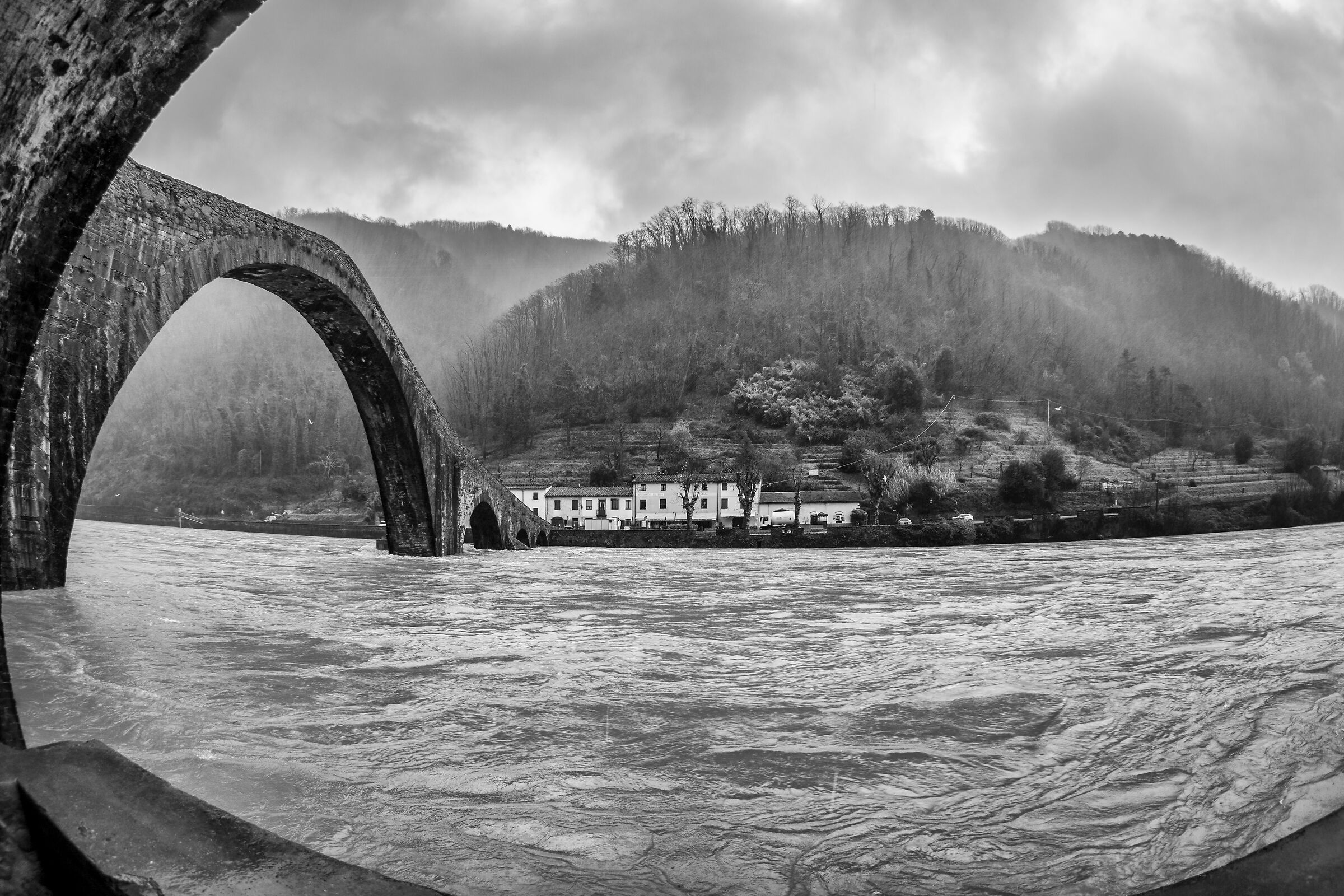 Ponte del Diavolo con l'occhio di pesce