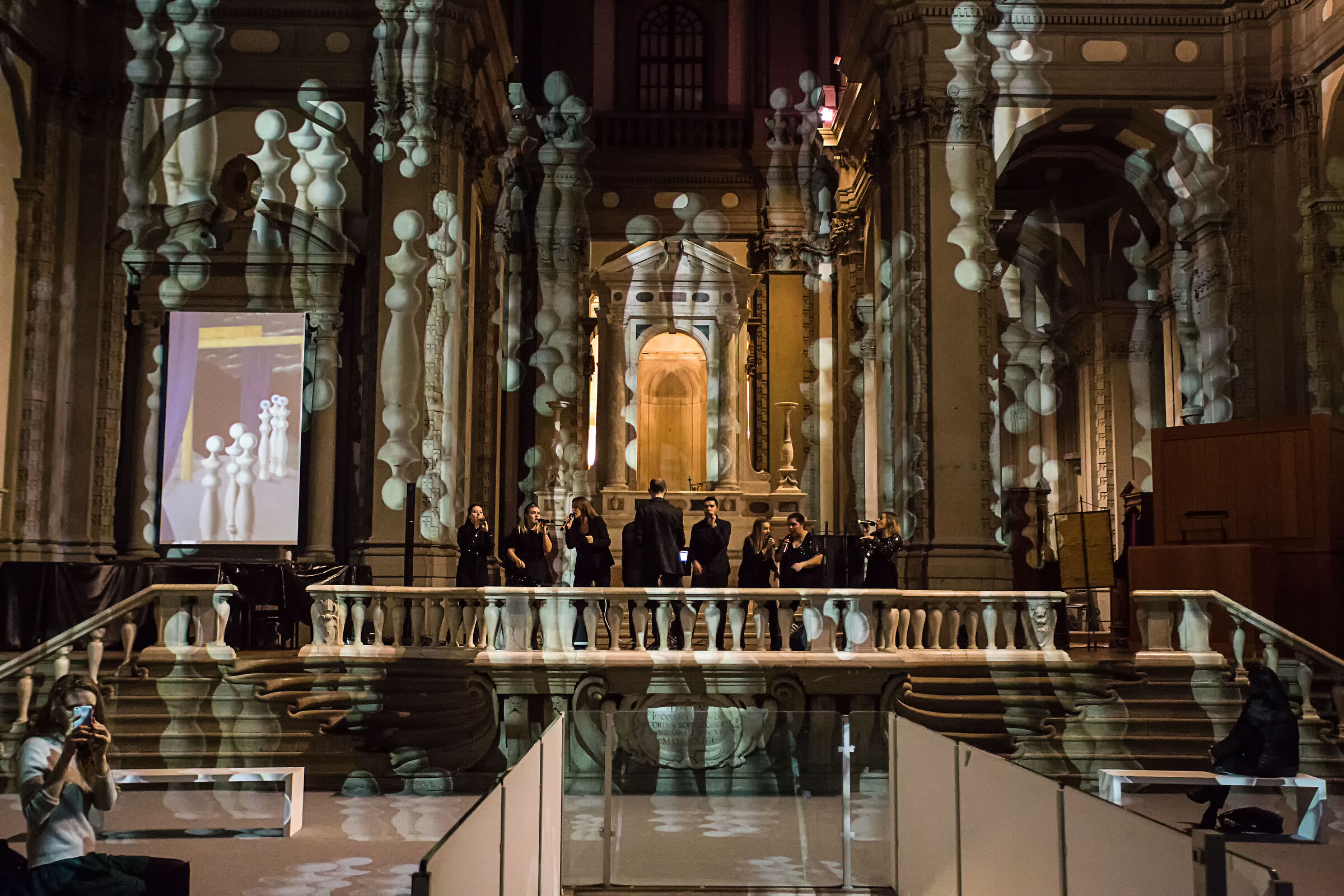 Singing and pictures - fantastic background