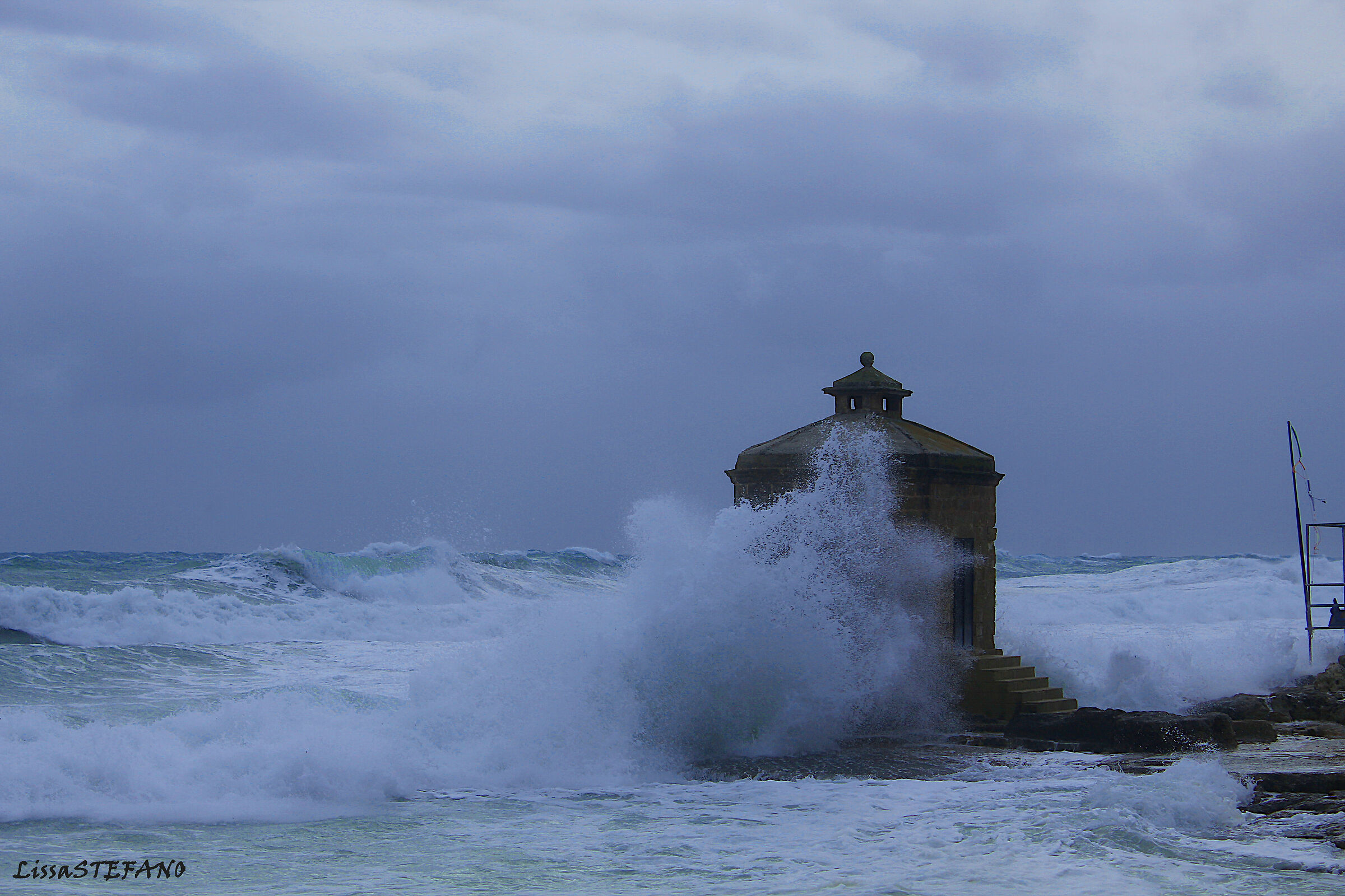 Resist baganrola... Resist!