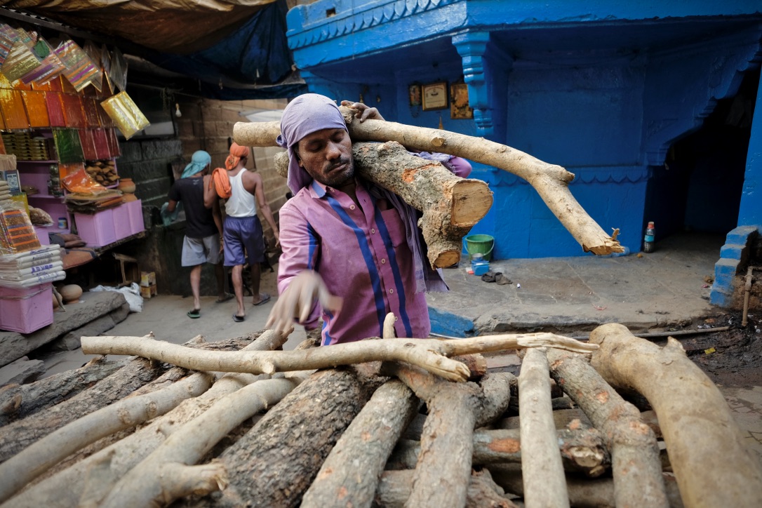 Wood carrier for pires