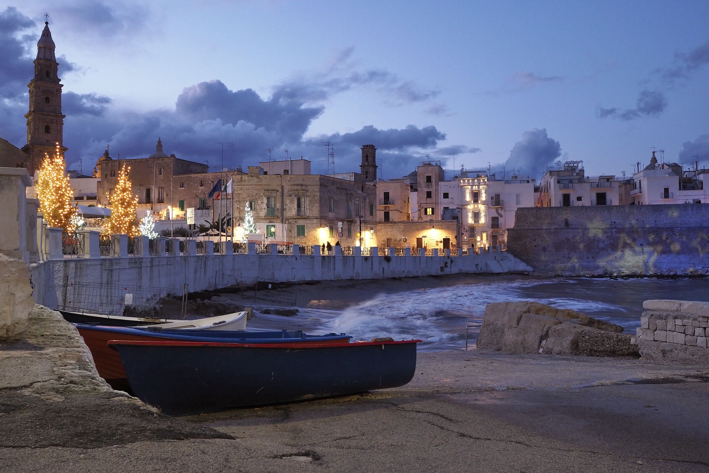 Luci dopo il tramonto su Monopoli
