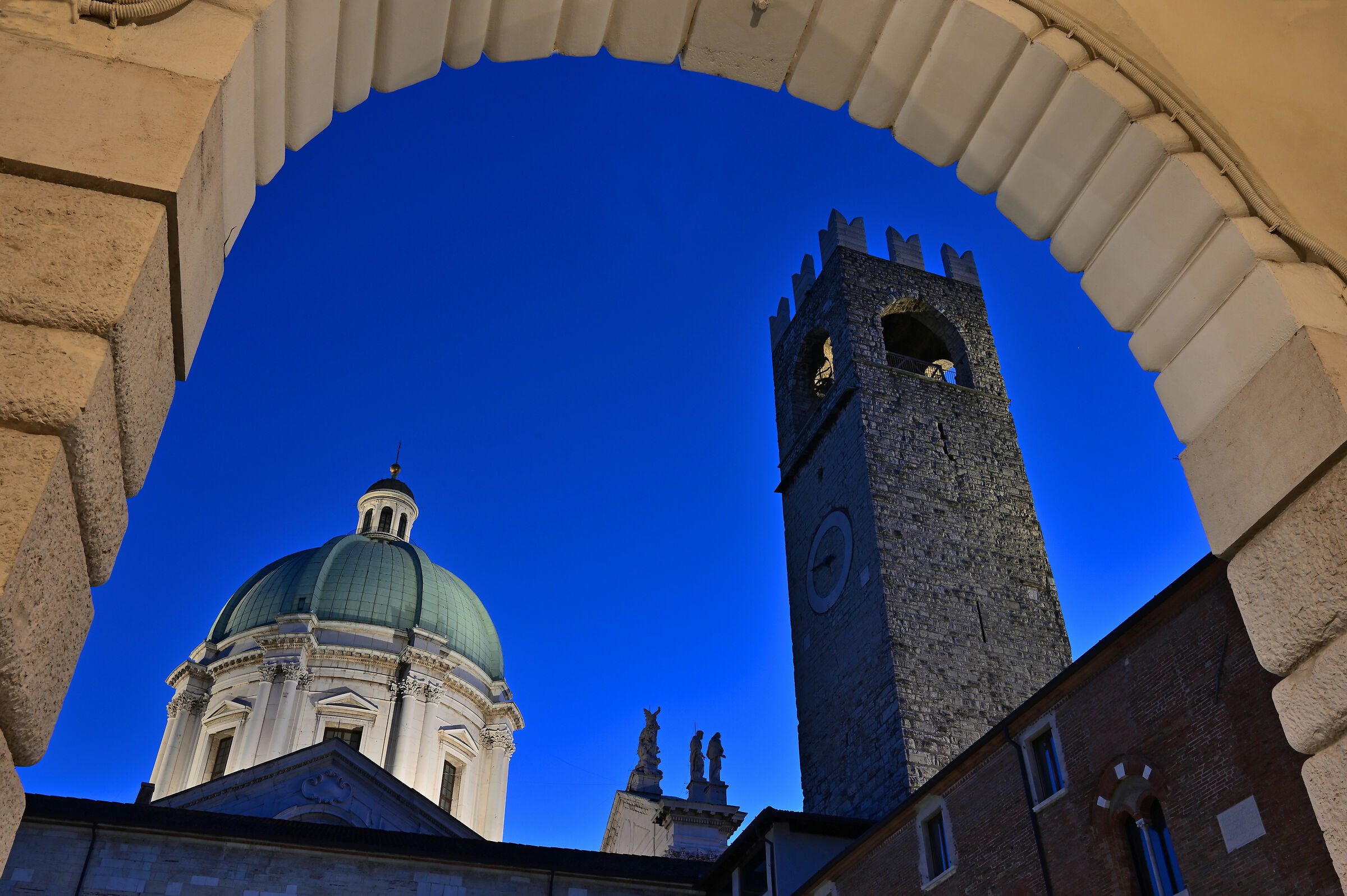 Il potere civile e quello religioso.