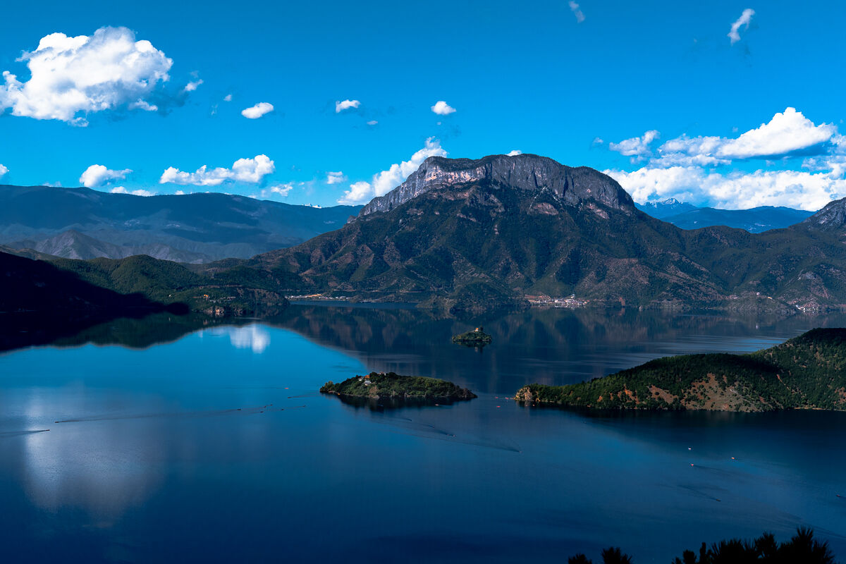L'abbraccio del lago.