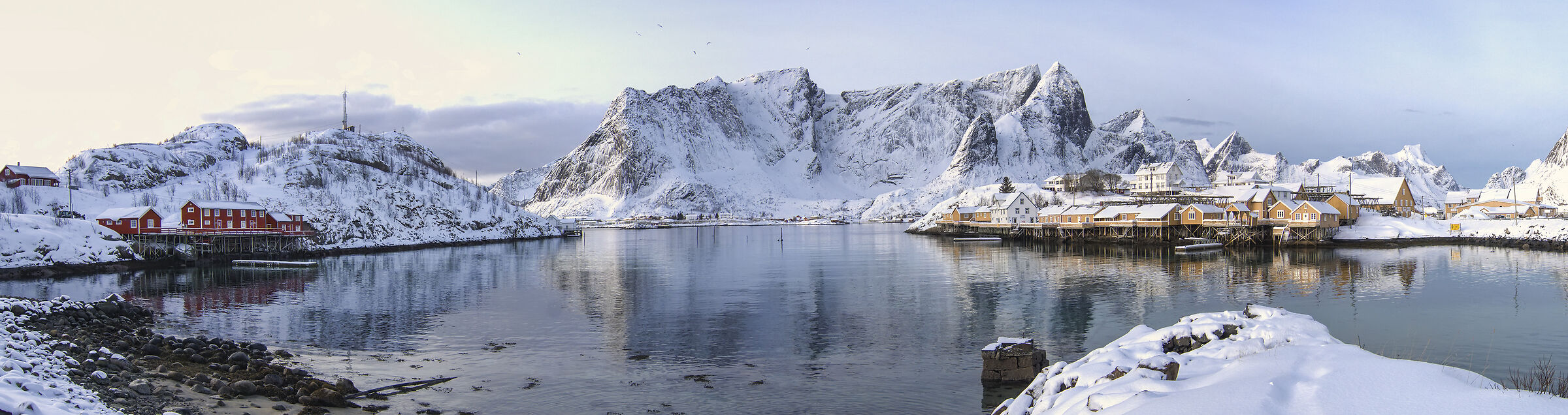 Sakrisøy Lofoten panoramica di 3 scatti
