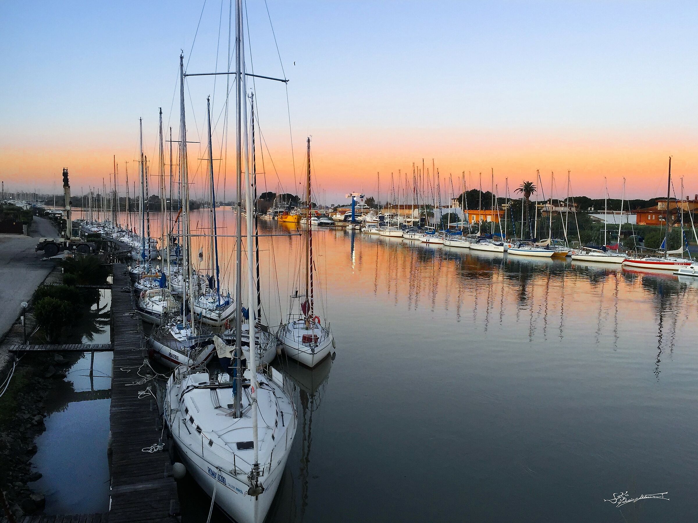lL ultima alba  del 2019 sul Tevere