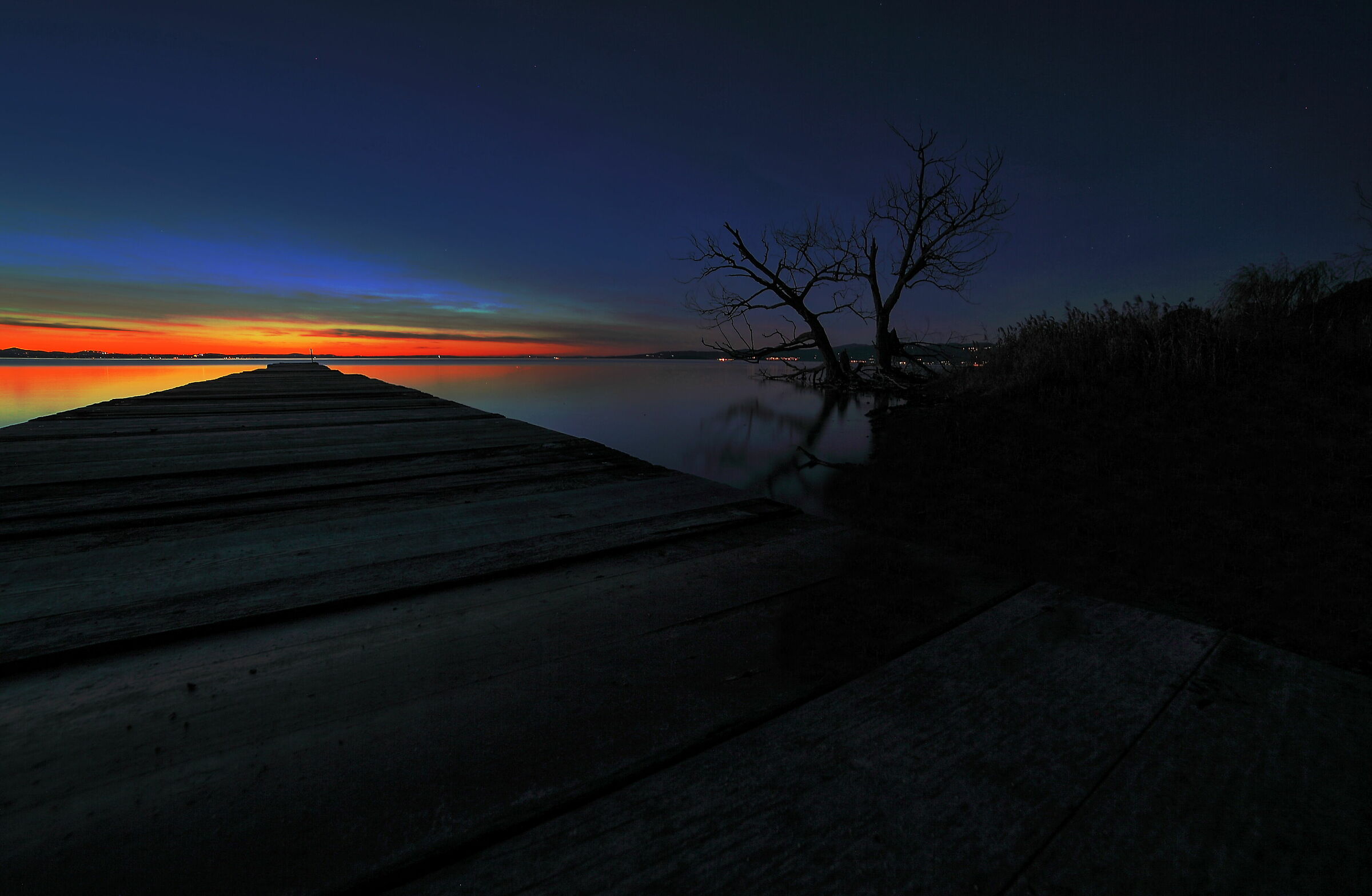 La via del tramonto e l'oscurità