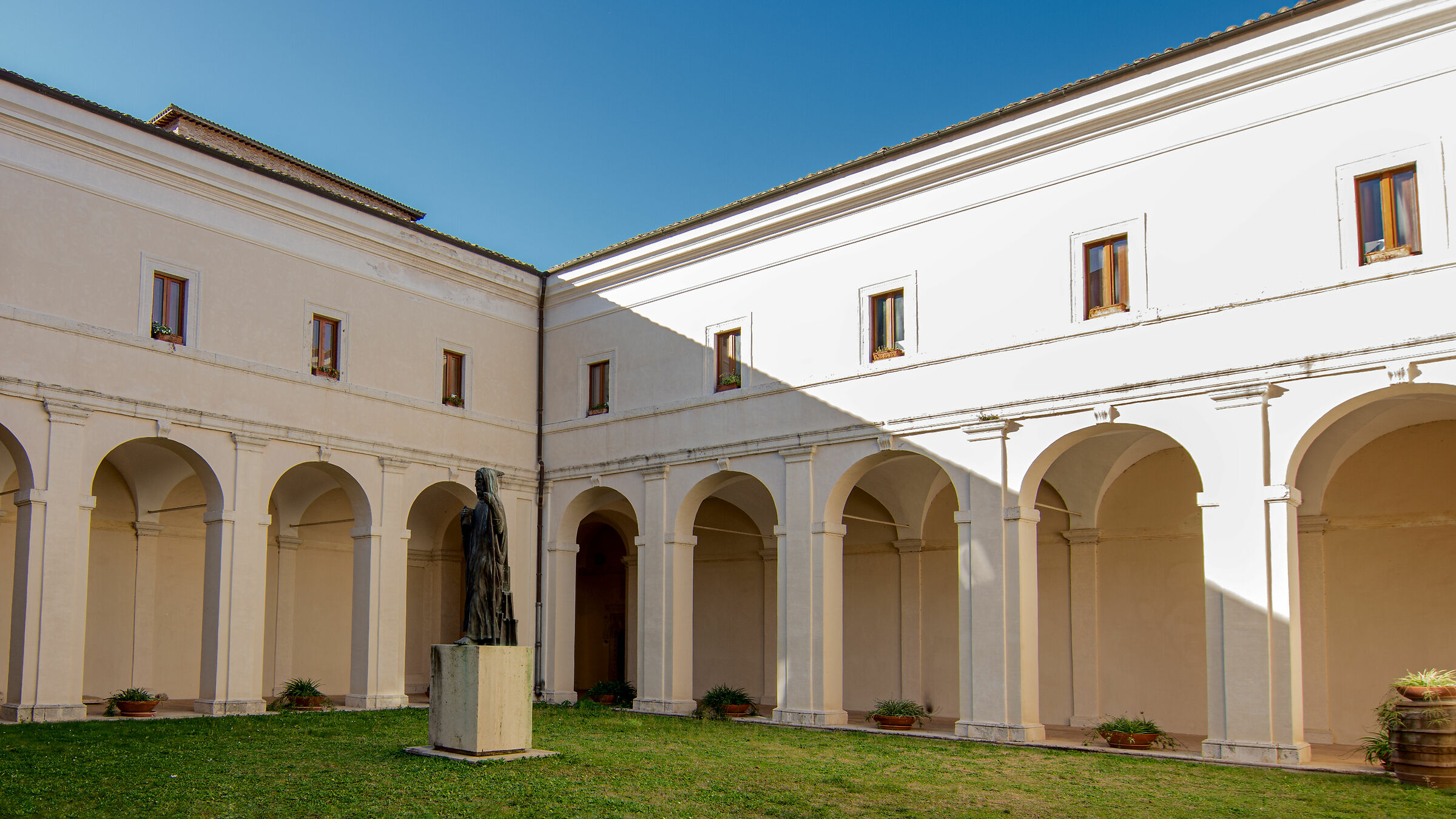 Benedictine Abbey of "Santa Maria di Farfa", cloister