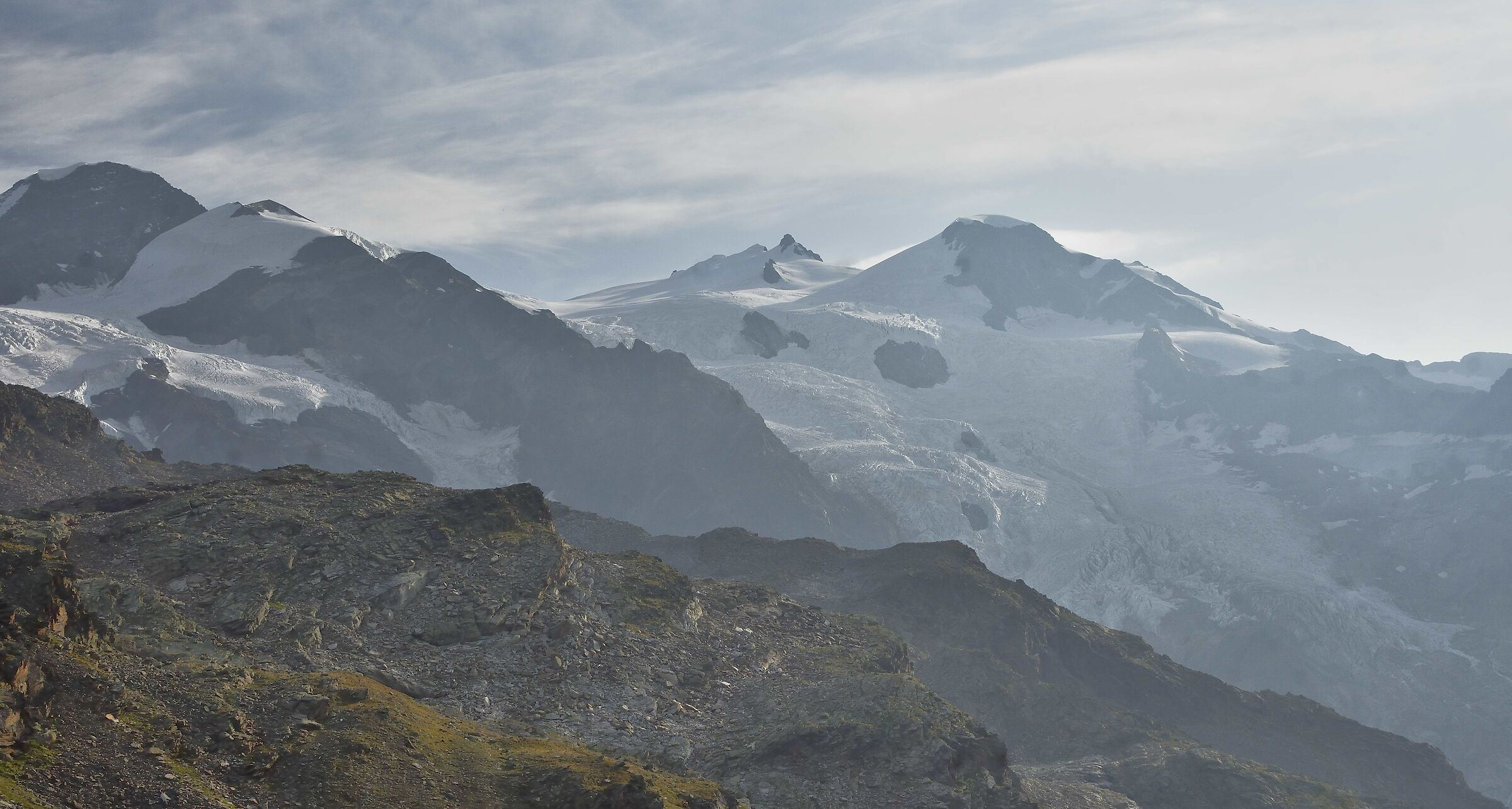 a ds. il ghiacciaio d'Indren con Corno Nero e Punta Pa