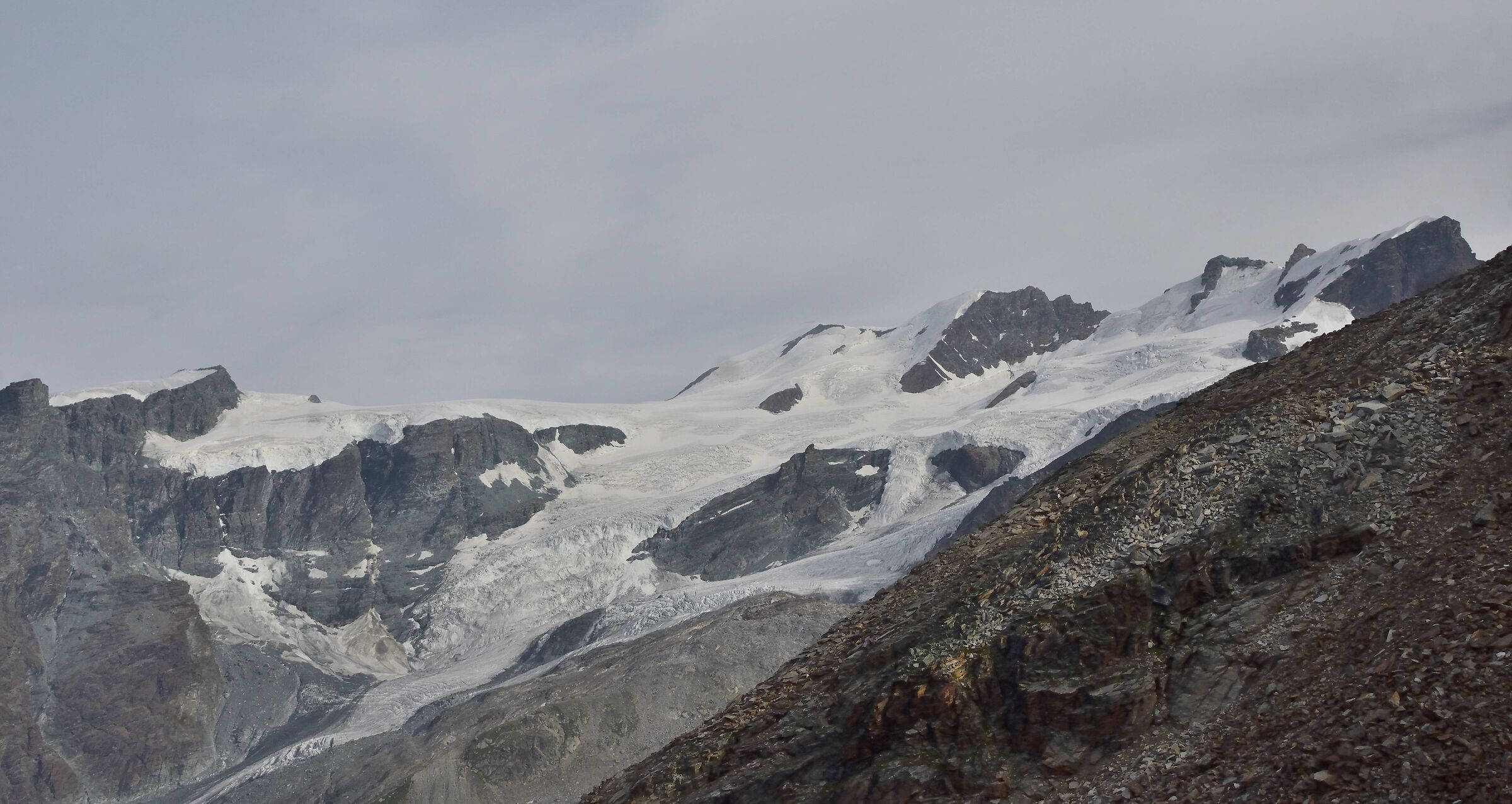 in alto da sin. il ghiacciaio di Verra, i Breithorn e R