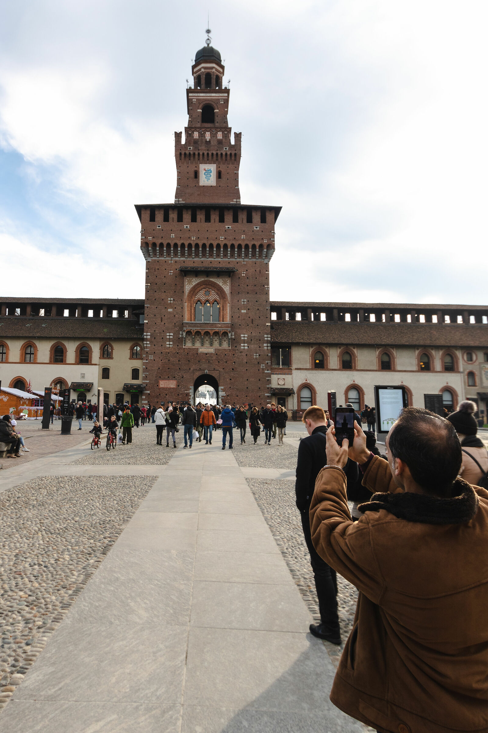 Una foto al Castello Sforzesco e andiamo...
