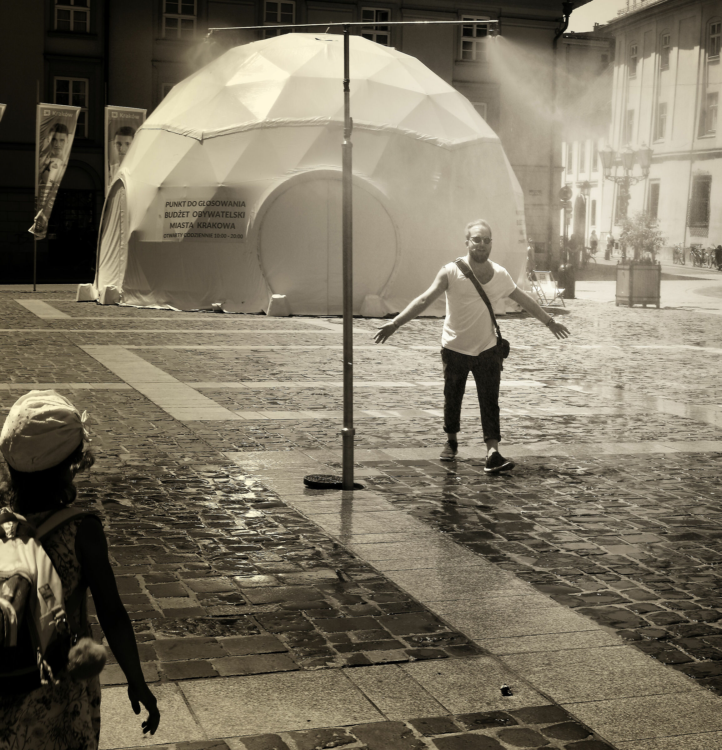 Sole e acqua sul viso